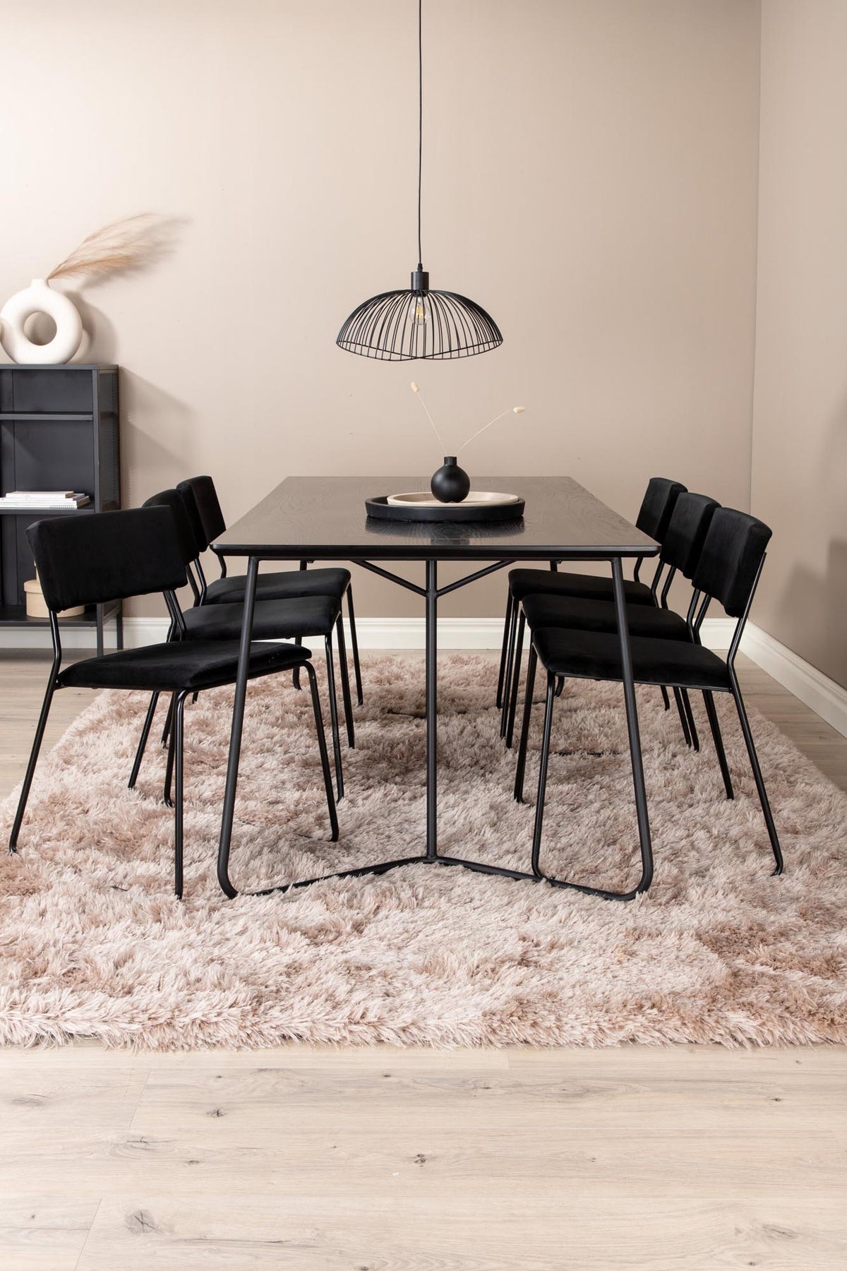 Petra Esszimmerset + Kenth 190cm/6St. in Schwarz präsentiert im Onlineshop von KAQTU Design AG. Esszimmerset ist von Venture Home