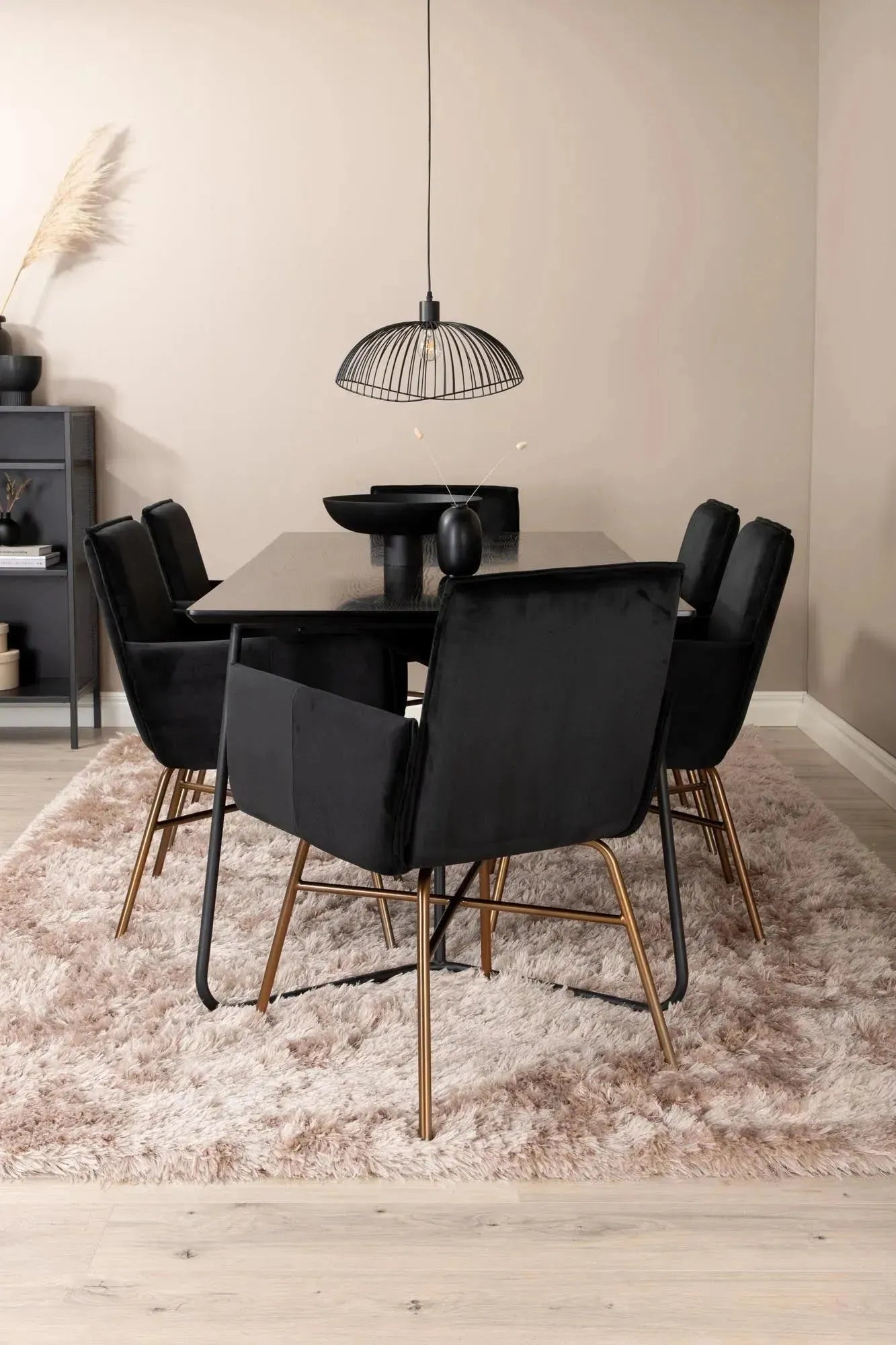 Elegantes Petra Esszimmerset 190cm/6St. von Venture Home entdecken.