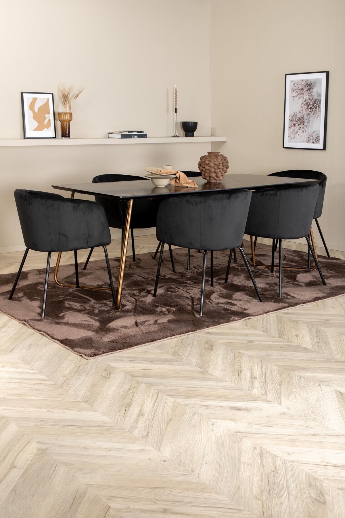 Petra Esszimmerset + Berit 190cm/6St. in Schwarz / Kupfer präsentiert im Onlineshop von KAQTU Design AG. Esszimmerset ist von Venture Home