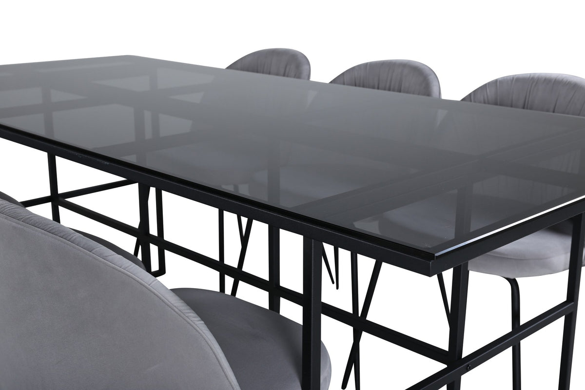 Esszimmerset von Venture Home: rechteckiger Glastisch 200x90cm mit schwarzem Stahlgestell und zwei Stühlen mit grauem Samtbezug und schwarzen Metallbeinen.