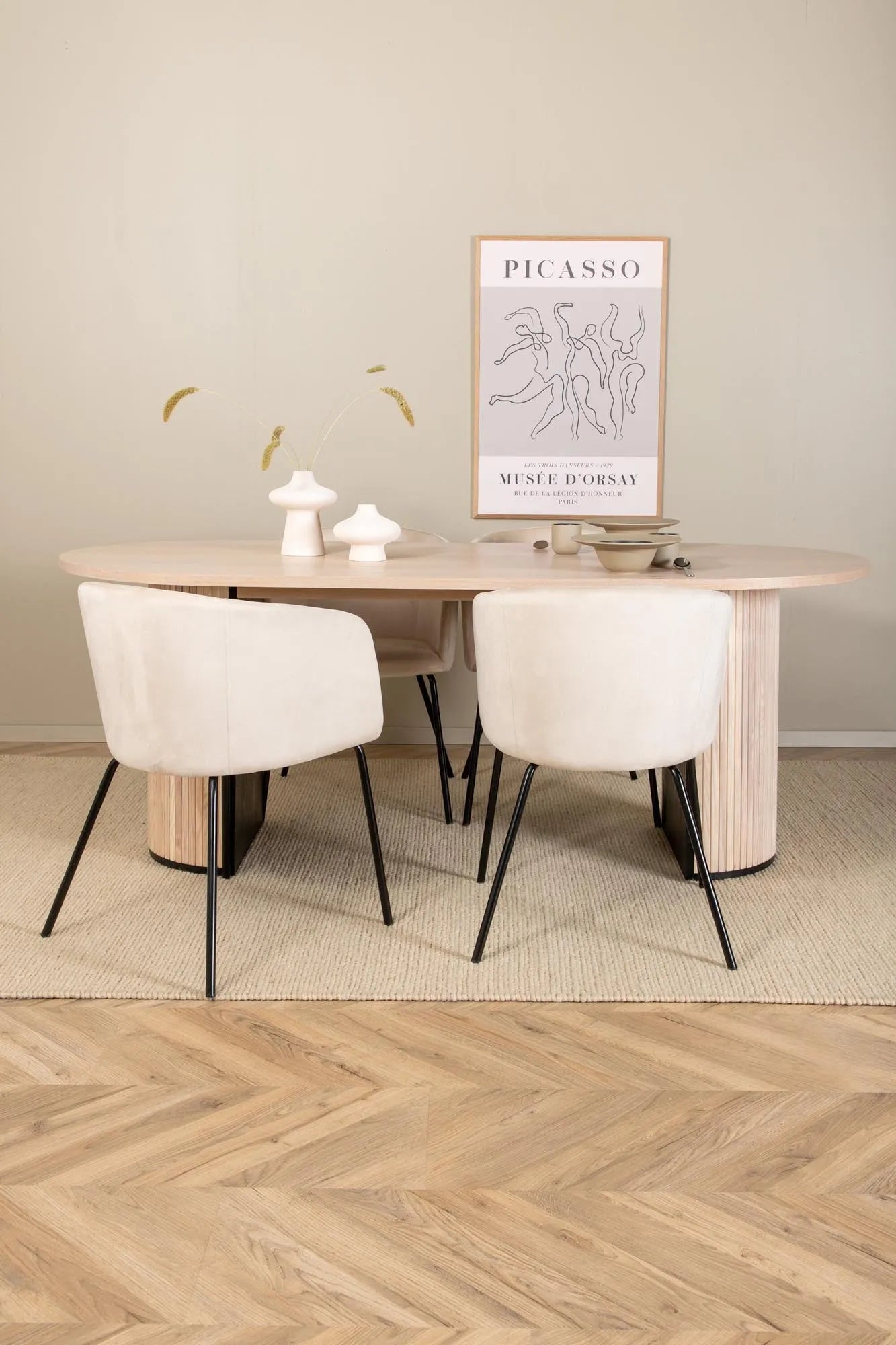 Elegantes Bianca Set: Perfekt für moderne, große Esszimmer.