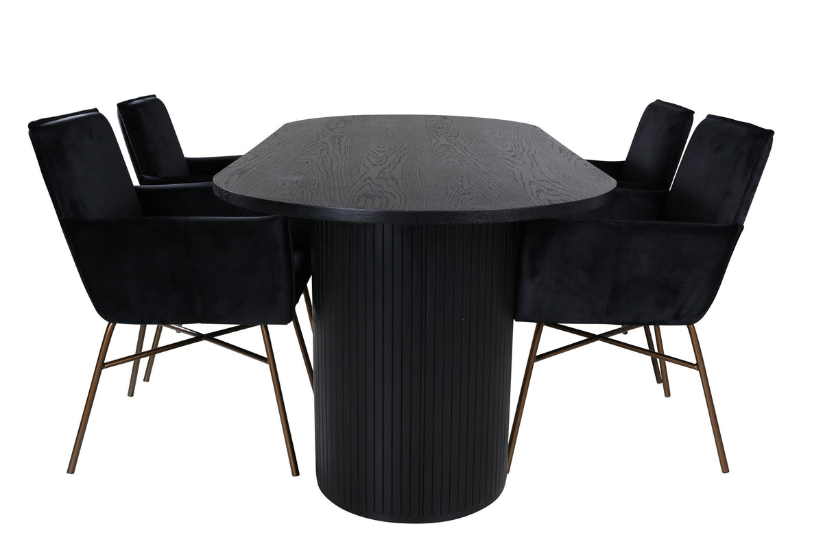 Ovaler Esstisch 200x90 cm aus MDF mit schwarzem Furnier und vier Esszimmerstühle mit kupferfarbenen Beinen und schwarzem Samtbezug.