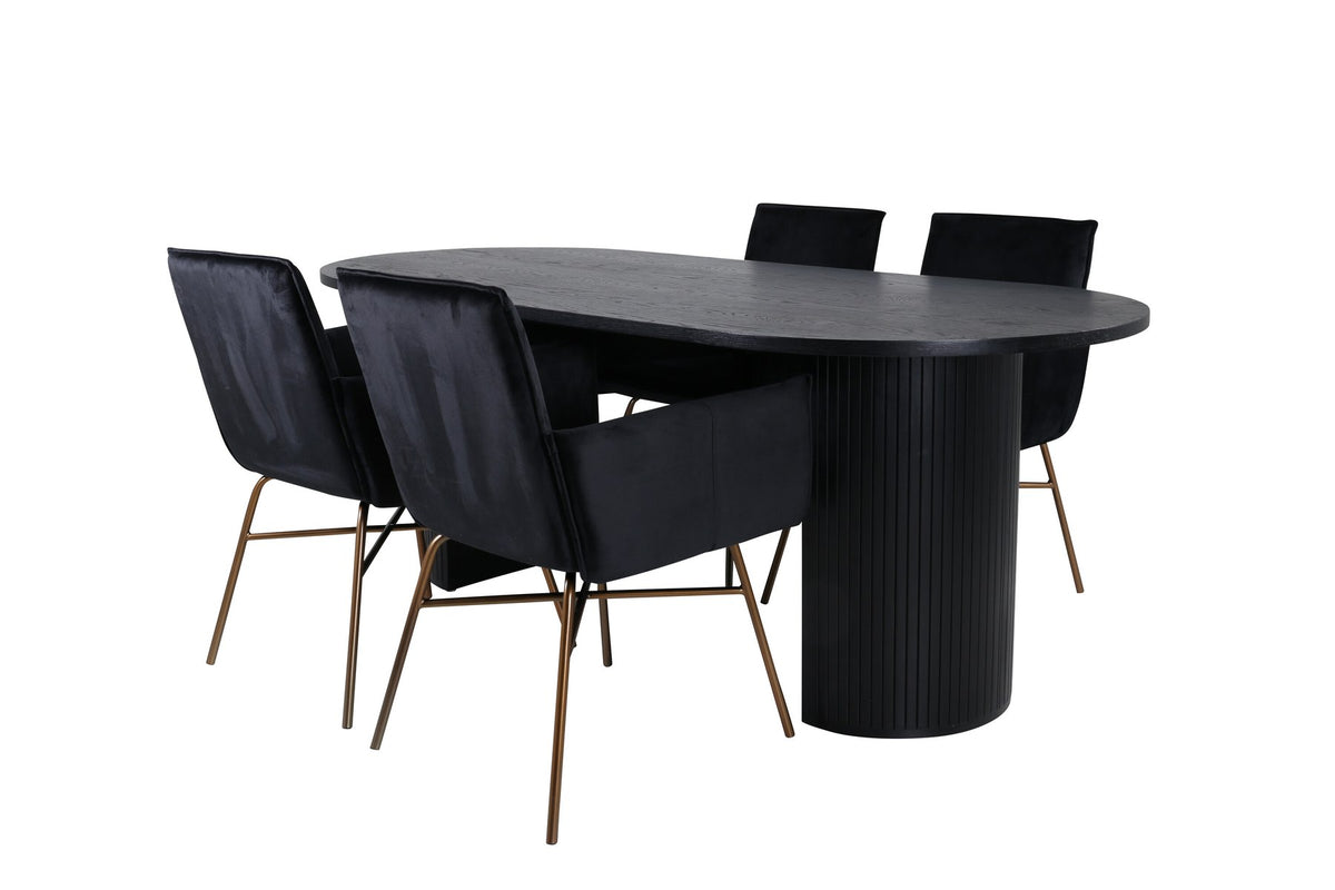Ovaler Esstisch 200x90 cm aus MDF mit schwarzem Furnier und vier Esszimmerstühle mit kupferfarbenen Beinen und schwarzem Samtbezug.