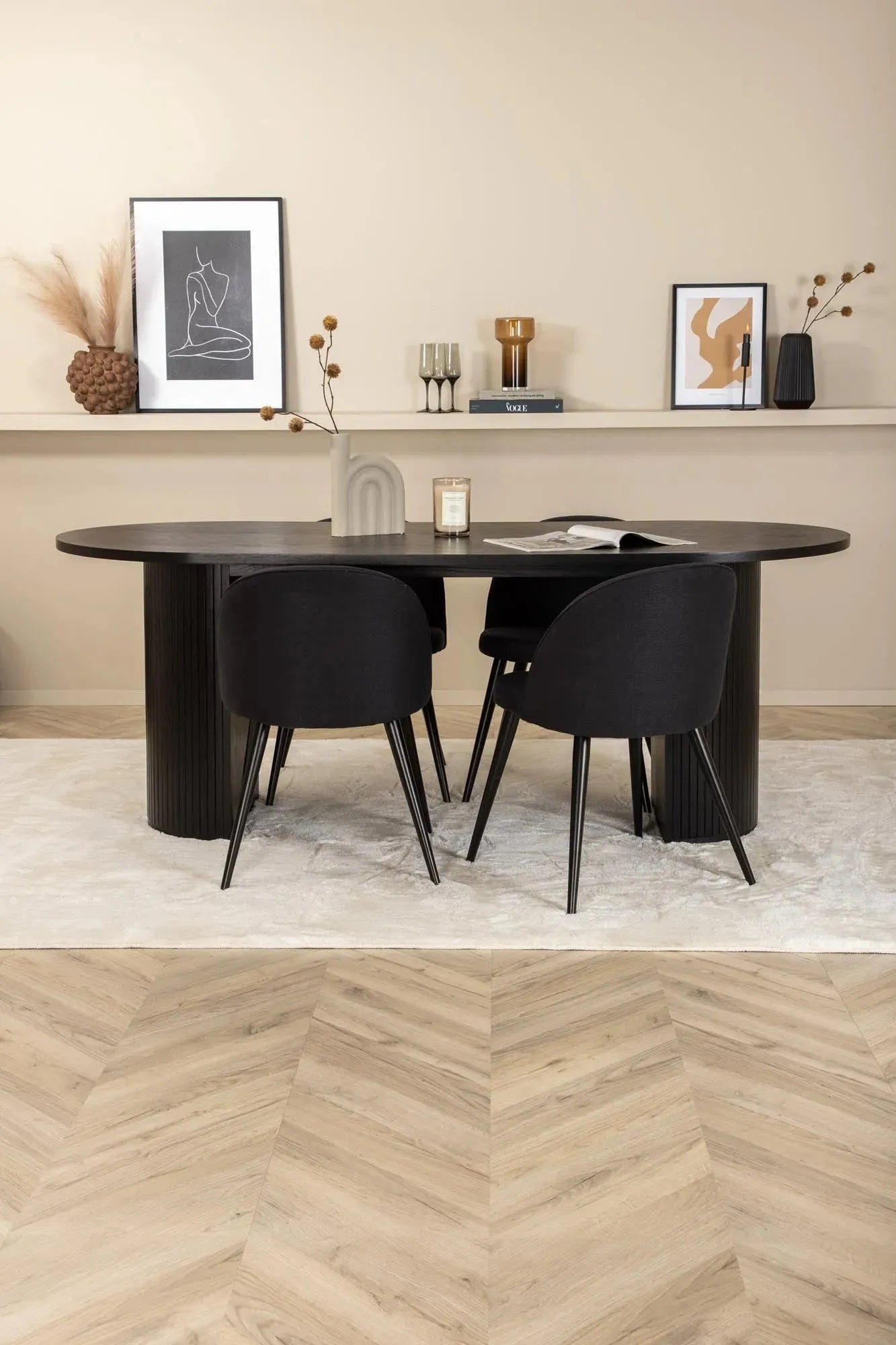 Bianca Esszimmerset: 200cm Tisch & 4 Samtstühle von Venture Home.