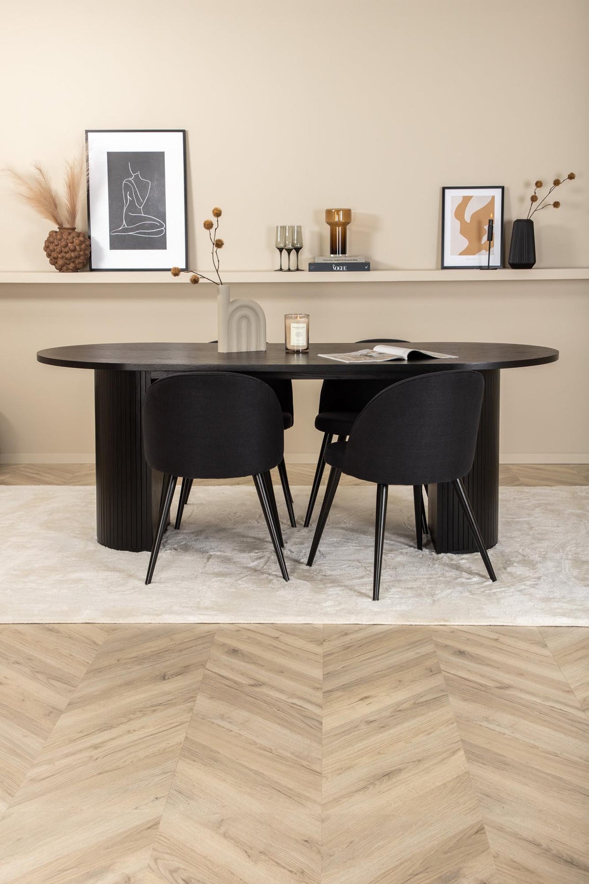 Bianca Esszimmerset + Velvet 200cm/4St. in Schwarz präsentiert im Onlineshop von KAQTU Design AG. Esszimmerset ist von Venture Home