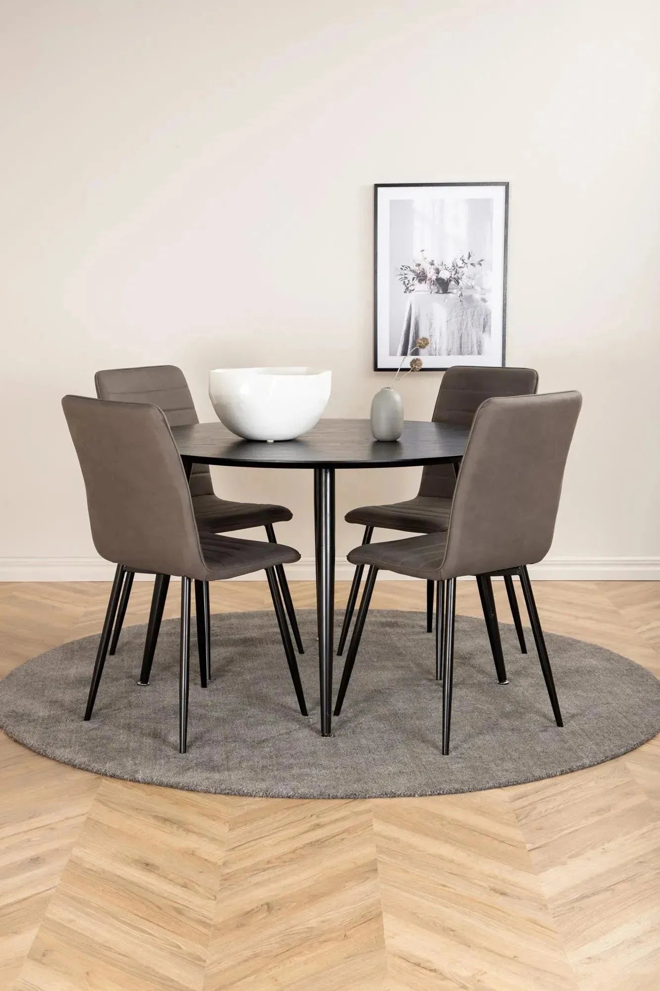 Modernes Dipp Esszimmerset mit rundem 115cm Windu Tisch, 4 Stühle.
