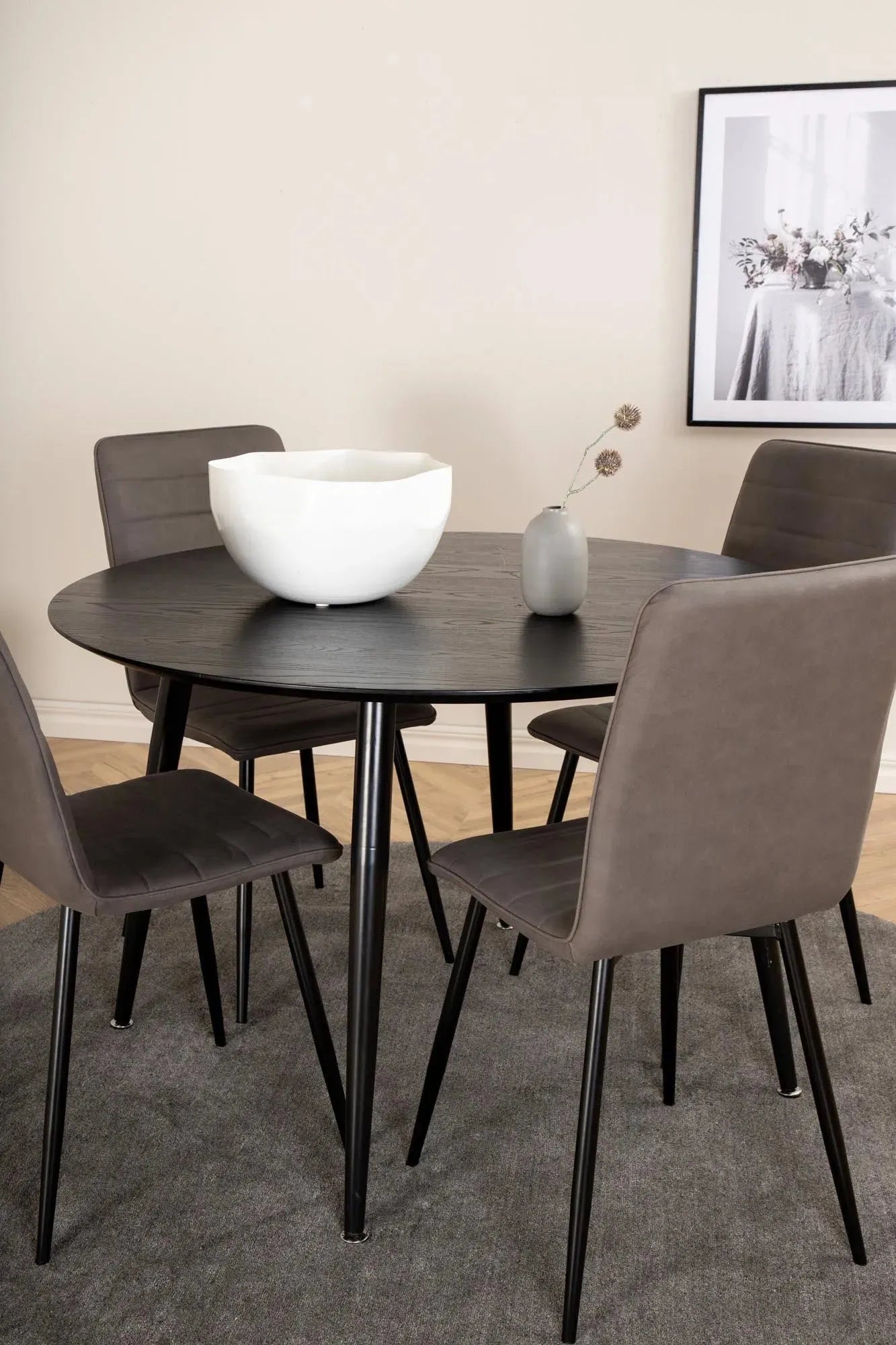Stilvolles Dipp Esszimmerset mit rundem Windu Tisch, 115cm, 4 Stühle.