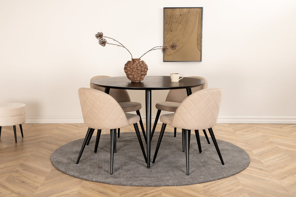 Rundes Dipp Esszimmerset: Esstisch ⌀115 cm mit schwarzem Furnier und schwarzen Beinen, dazu vier Velvet-Stühle mit schwarz-grauem Mikrofaserbezug.