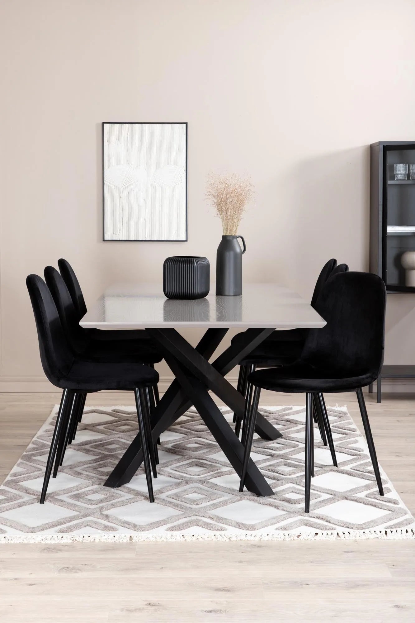 Elegantes Piazza Esszimmerset: Modernes Design für stilvolle Räume.