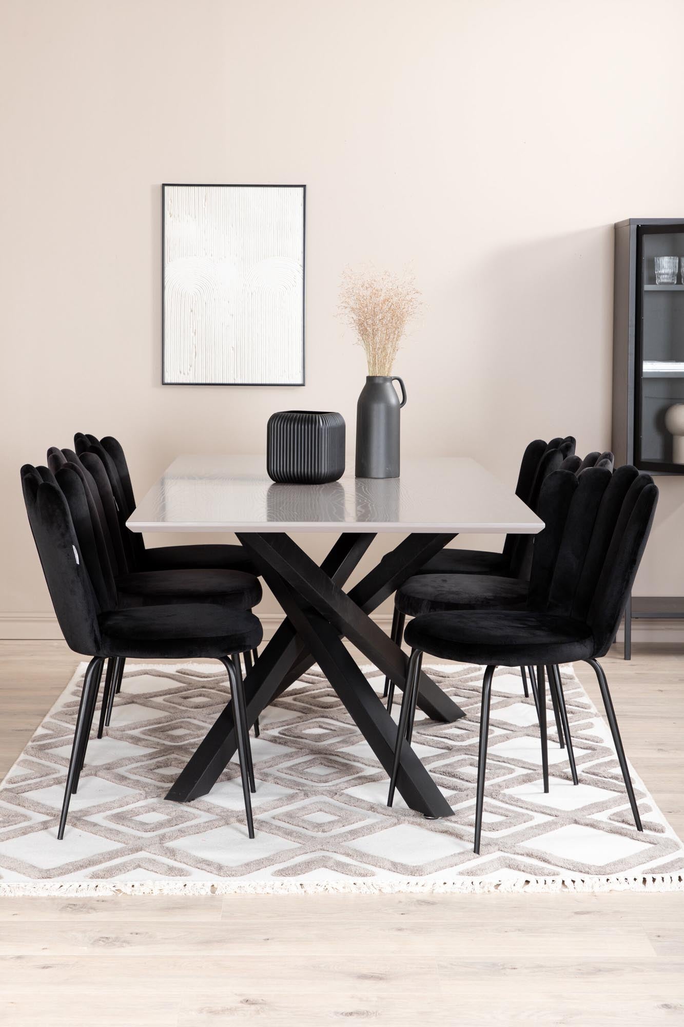 Stilvolles Esszimmerset für 6 Personen mit modernem Design.