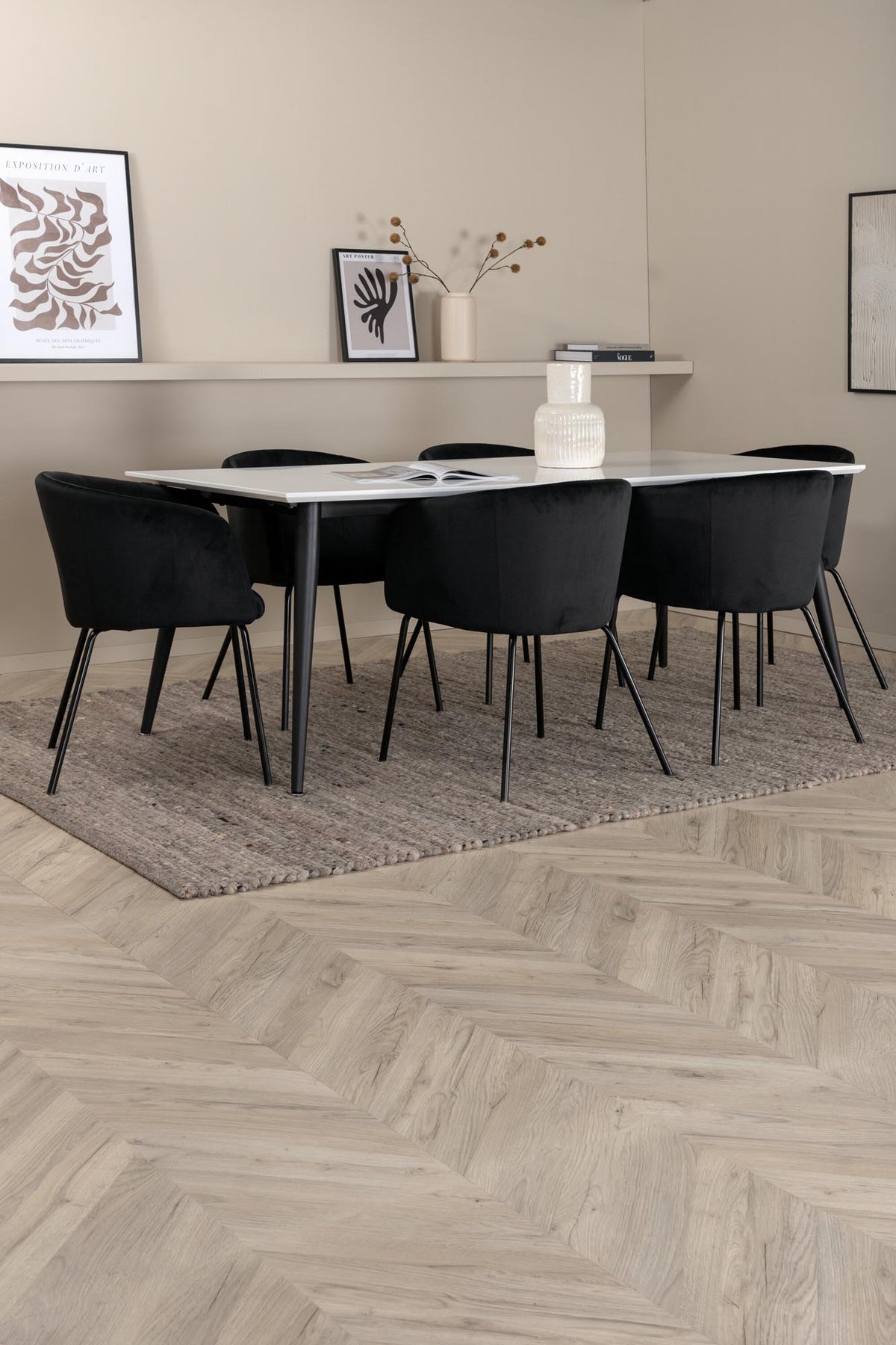 Jimmy Esszimmerset + Berit 195cm/6St. in Schwarz präsentiert im Onlineshop von KAQTU Design AG. Esszimmerset ist von Venture Home