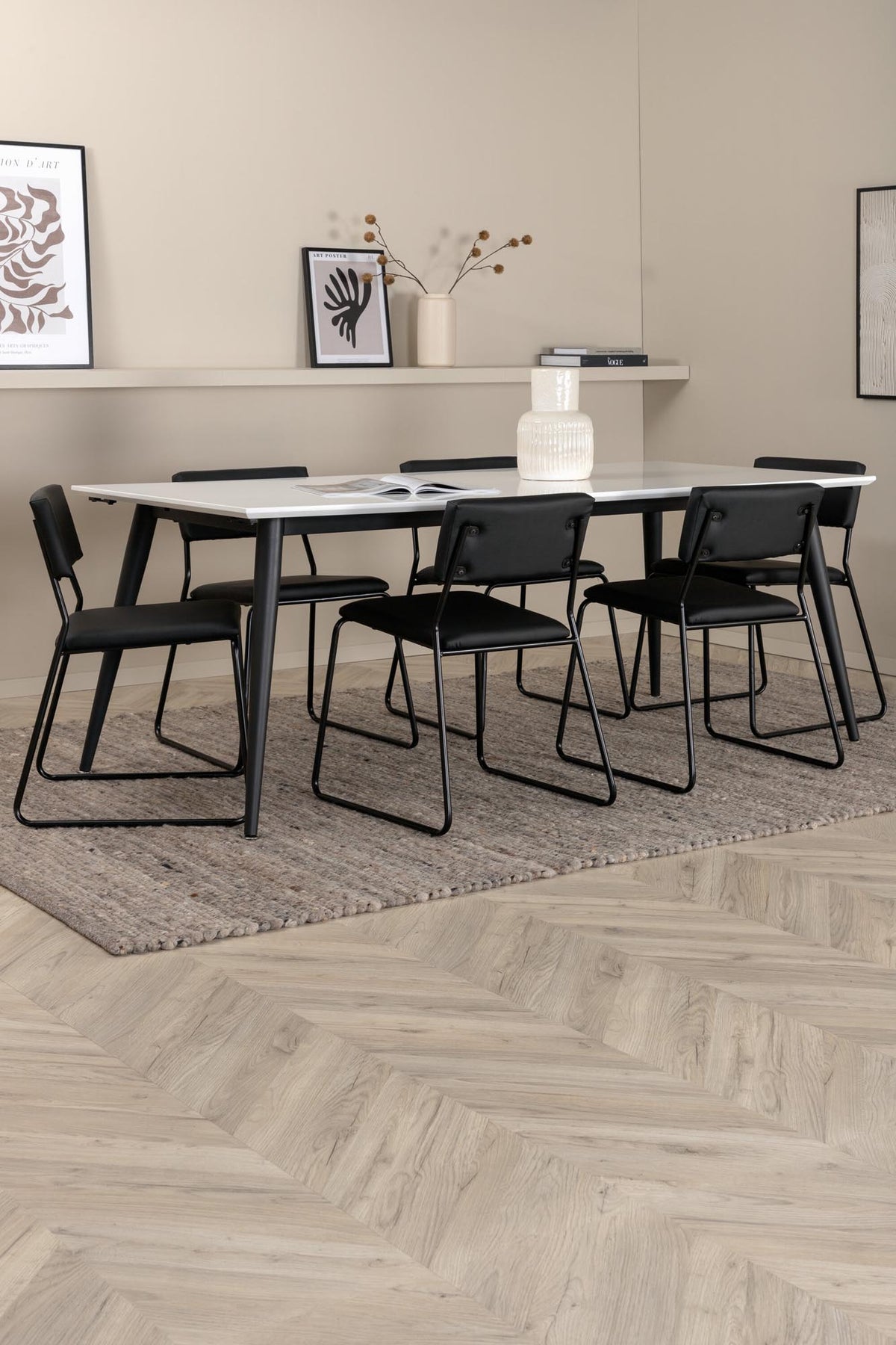 Jimmy Esszimmerset + Kenth 195cm/6St. in Schwarz präsentiert im Onlineshop von KAQTU Design AG. Esszimmerset ist von Venture Home