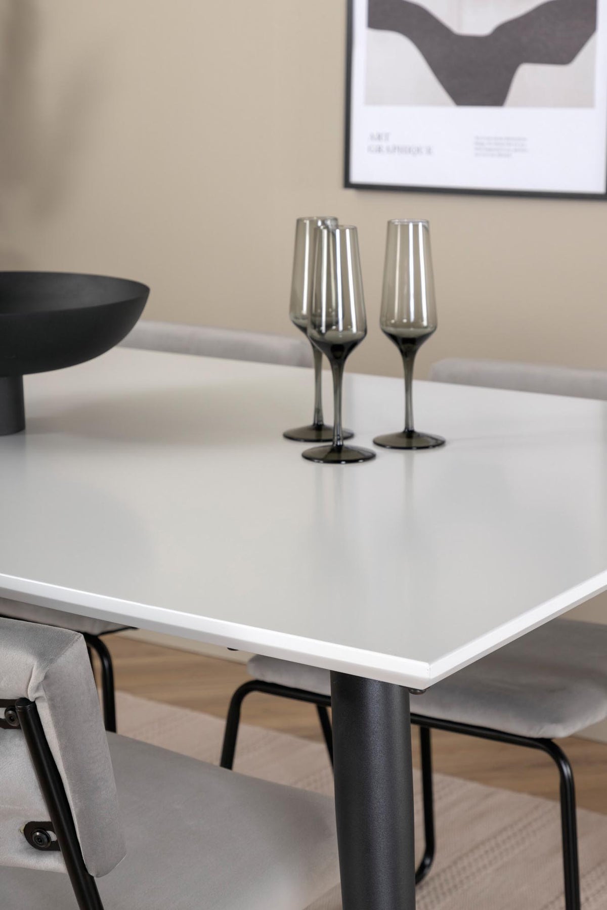 Jimmy Esszimmerset + Kenth 150cm/4St. in Schwarz / Hellgrau präsentiert im Onlineshop von KAQTU Design AG. Esszimmerset ist von Venture Home