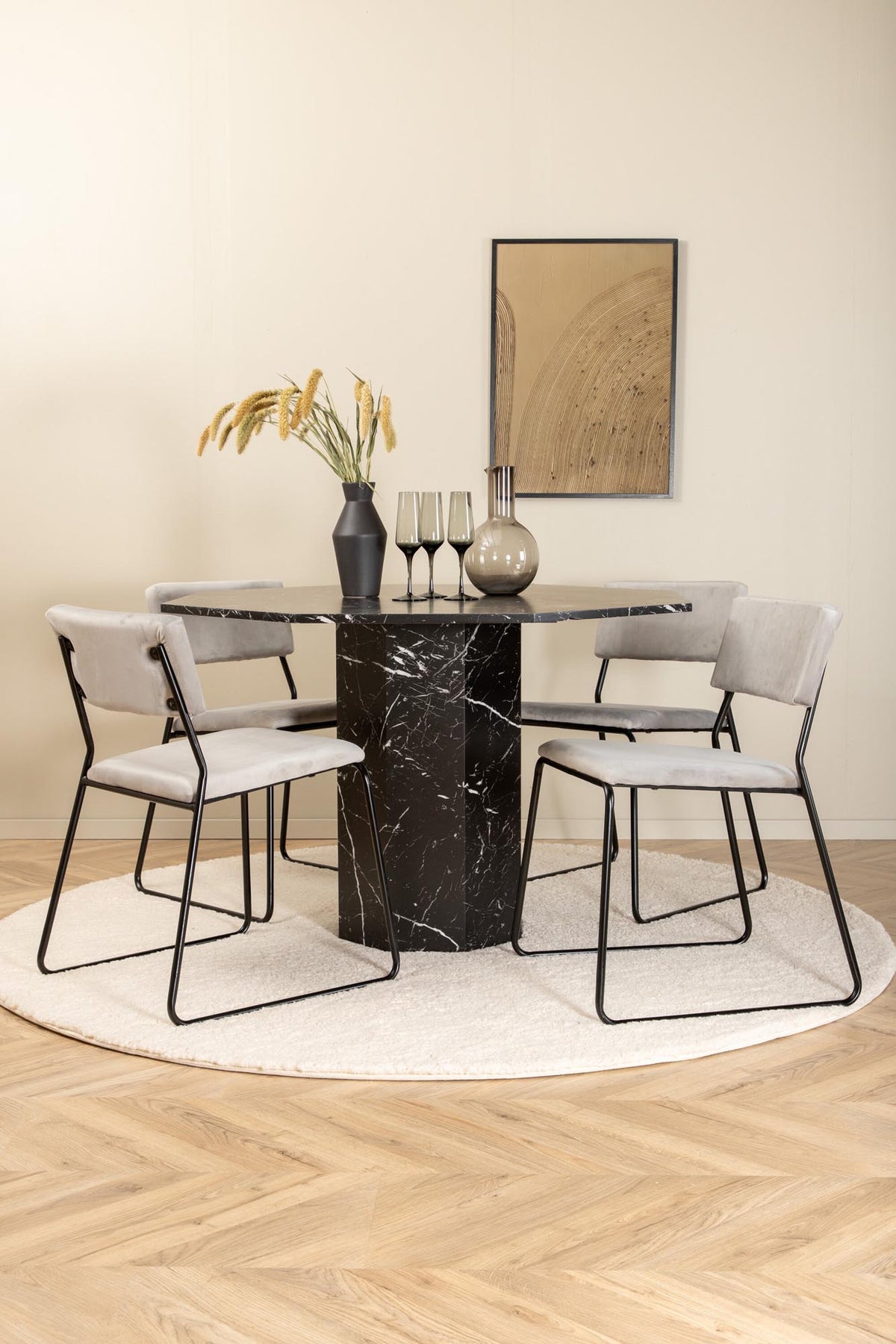 Marbs Esszimmerset + Kenth ⌀110cm/4St. in Schwarz / Hellgrau präsentiert im Onlineshop von KAQTU Design AG. Esszimmerset ist von Venture Home