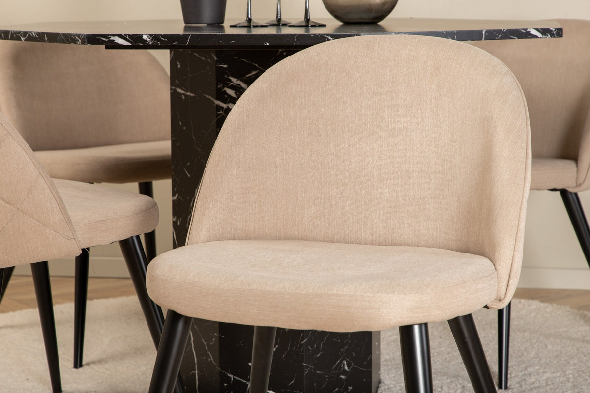 Rundes Esszimmerset Marbs mit vier Velvet Stühlen: Tisch aus schwarzem Marmorglas und MDF, Stühle mit beigem Polyester-Leinen-Bezug.