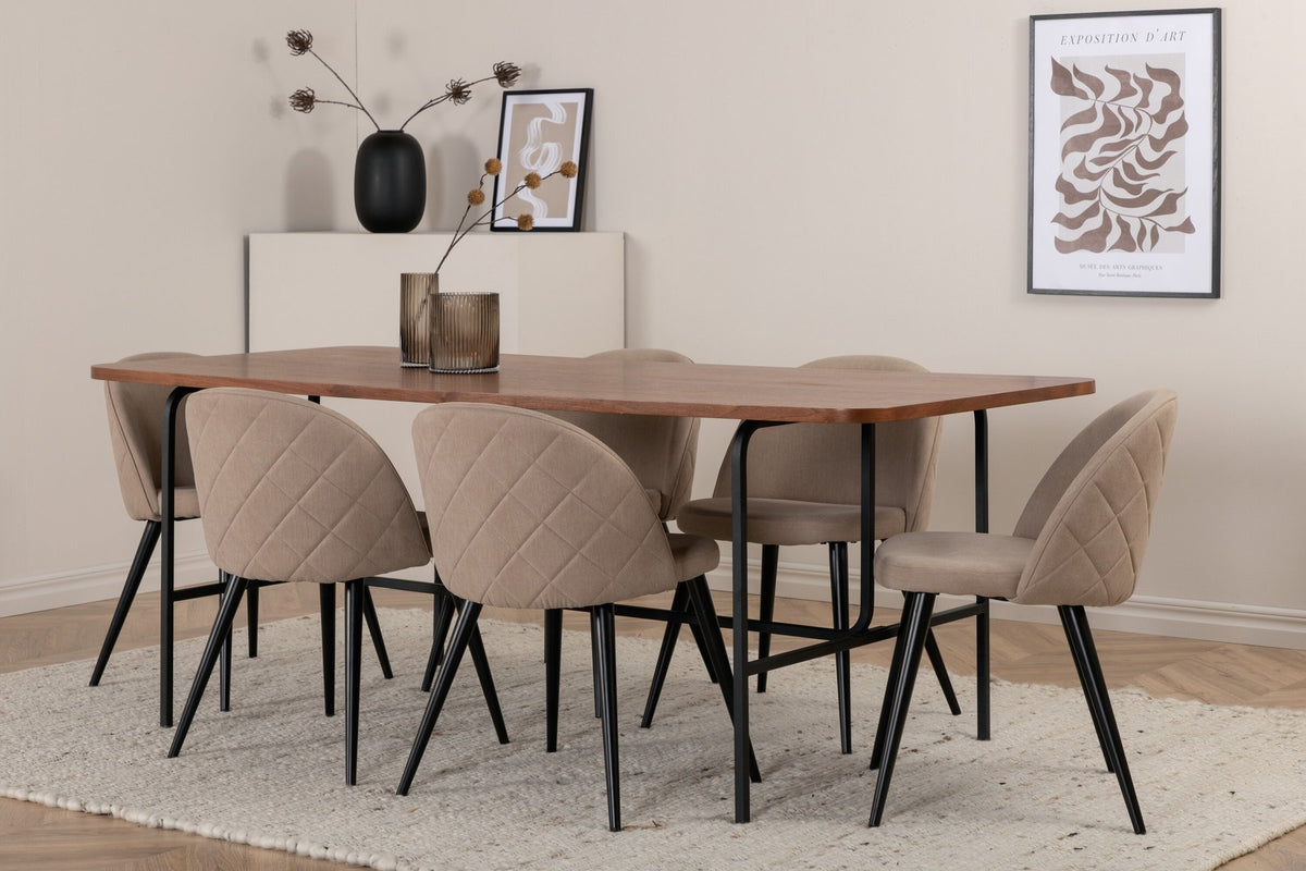 Rechteckiger Esstisch mit Tischplatte aus Nussbaum-MDF und Furnier, schwarzem Stahlgestell, kombiniert mit grauen Velvet-Stühlen mit Steppung