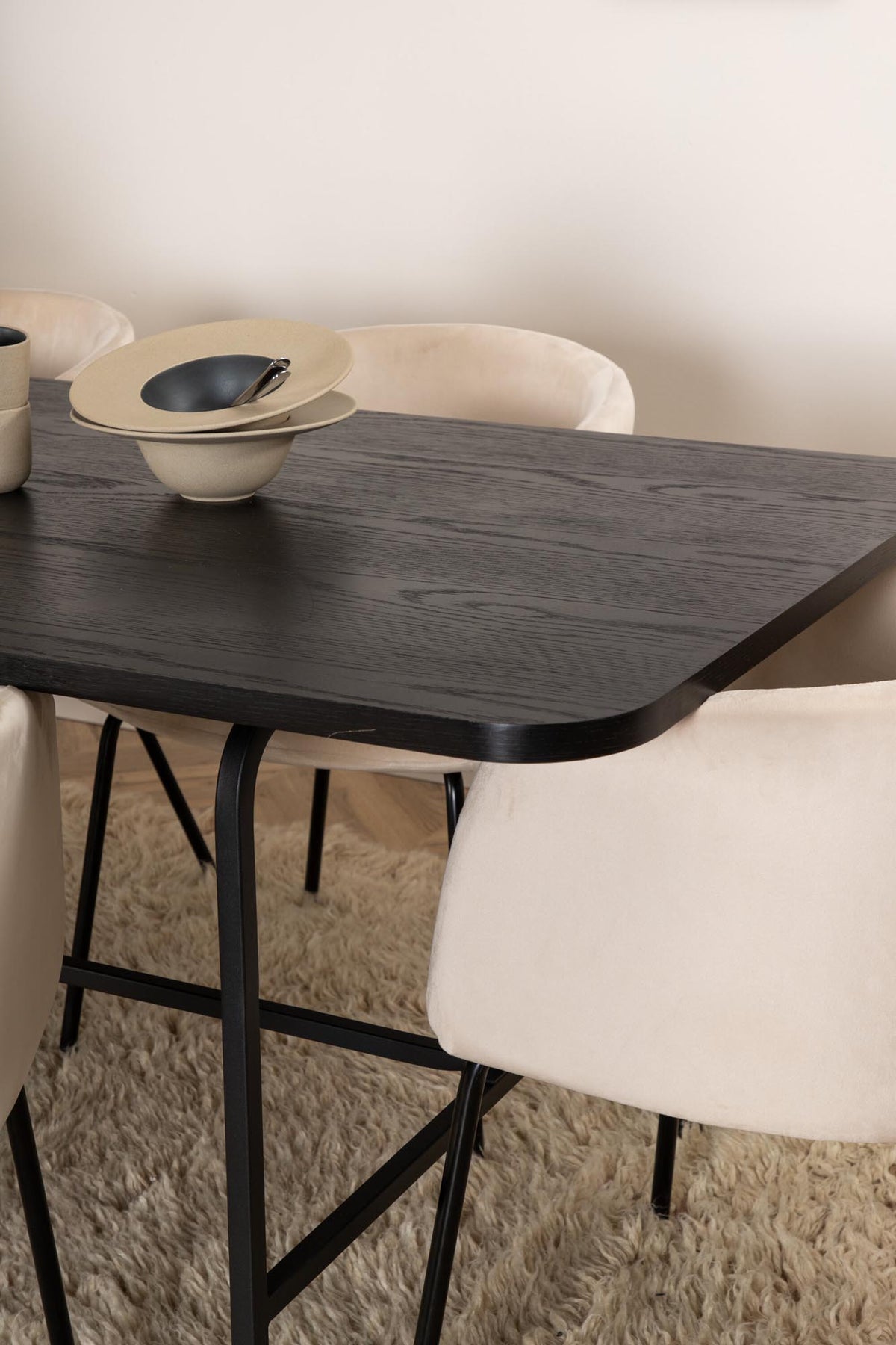 Uno Esszimmerset + Berit 200cm/6St. in Braun / Beige / Schwarz präsentiert im Onlineshop von KAQTU Design AG. Esszimmerset ist von Venture Home