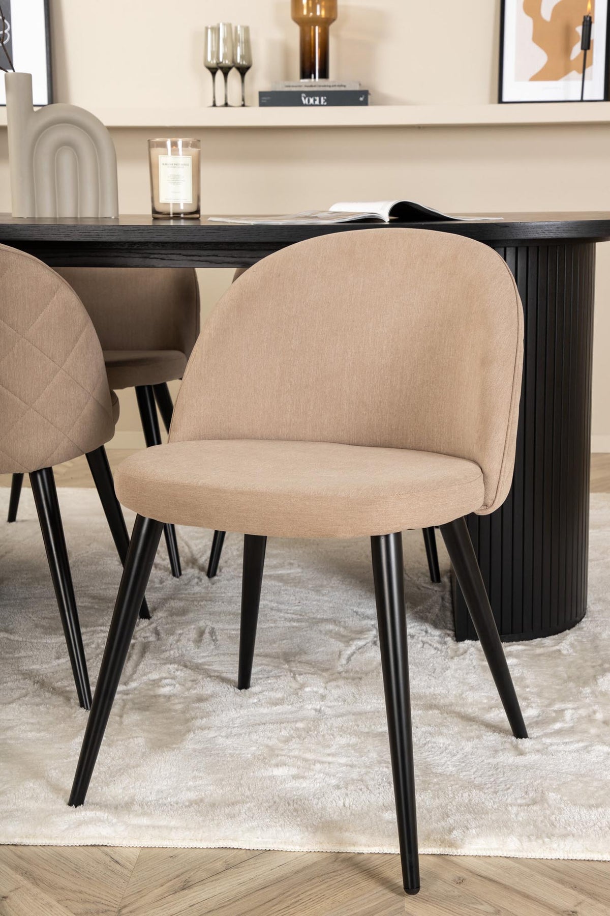 Bianca Esszimmerset + Velvet 200cm/4St. in Schwarz / Beige präsentiert im Onlineshop von KAQTU Design AG. Esszimmerset ist von Venture Home