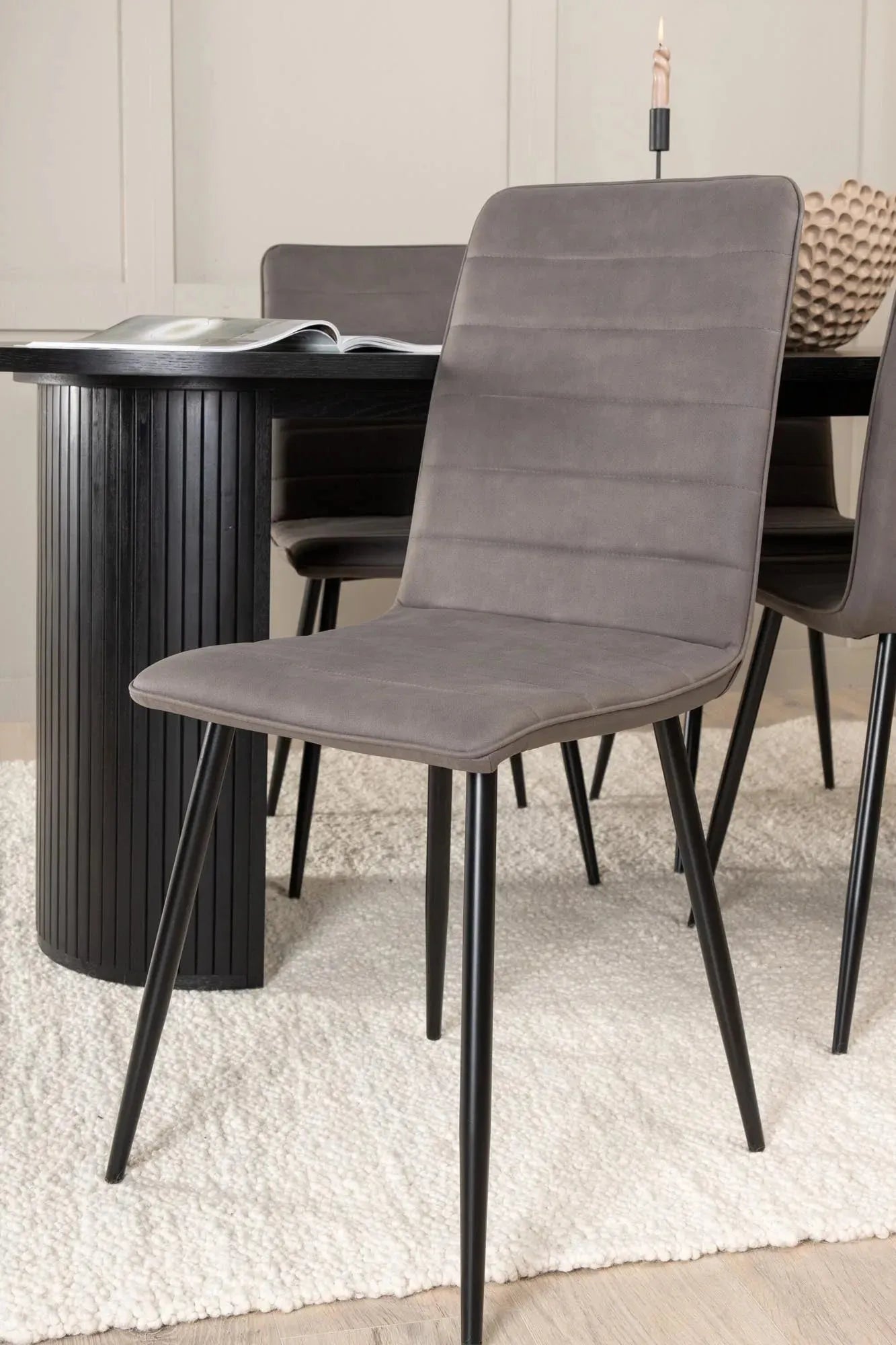 Elegantes Bianca Esszimmerset 200cm mit 4 Stühlen von Venture Home.