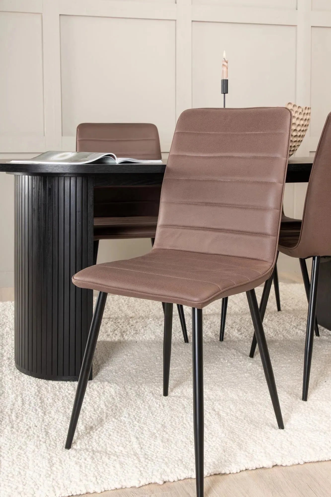 Modernes Bianca Esszimmerset 200cm mit 4 Stühlen von Venture Home.