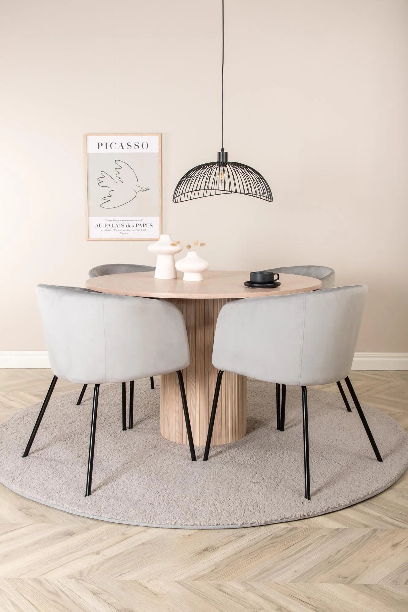 Elegantes Esszimmerset Bianca: Runder Tisch mit 4 Stühlen, Ø110cm.