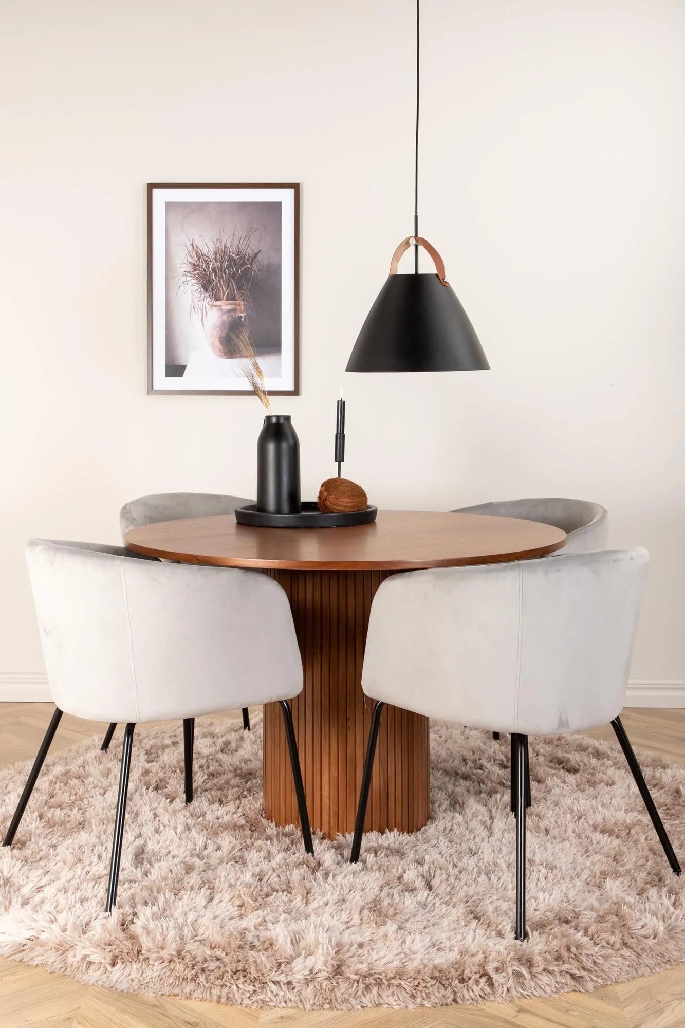 Elegantes Esszimmerset Bianca: Runder Tisch mit 4 Stühlen, Ø110cm.