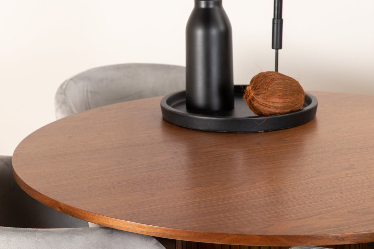 Bianca Esszimmerset + Berit ⌀110cm/4St. in Walnuss / Grau präsentiert im Onlineshop von KAQTU Design AG. Esszimmerset ist von Venture Home