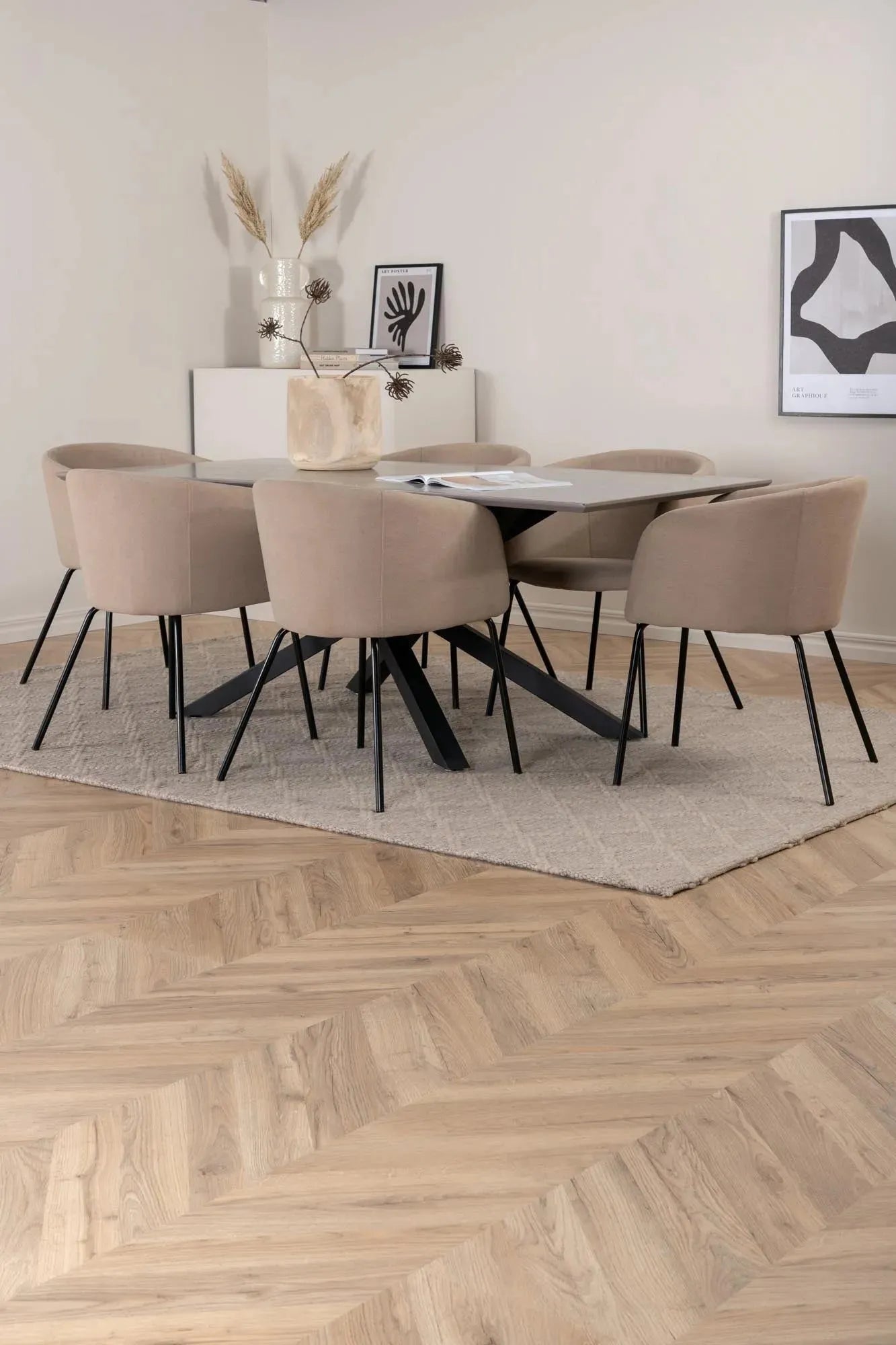 Modernes Esszimmerset: Komfort und Stil für Ihr Esszimmer.