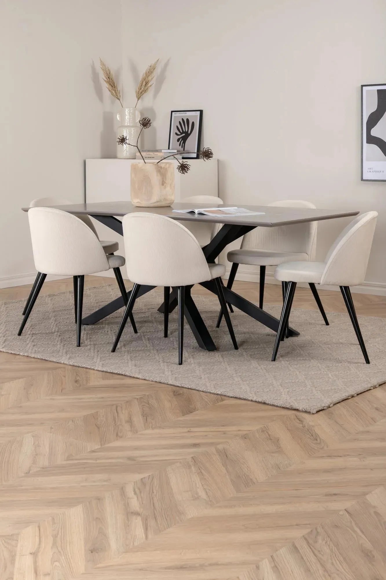Luxuriöses Piazza Esszimmerset: Velvet-Komfort für stilvolle Räume.