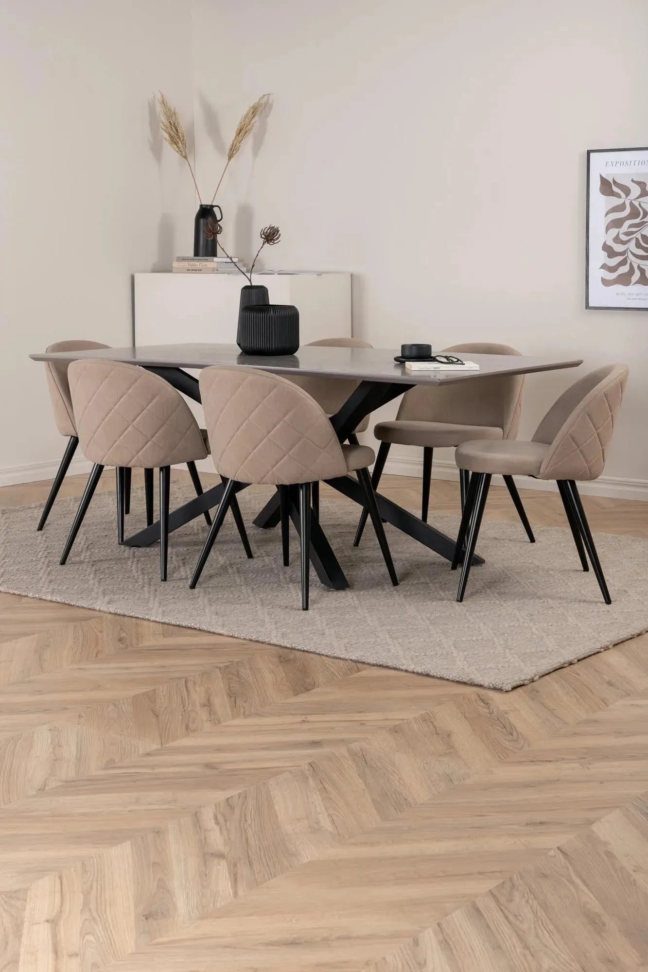 Elegantes Piazza Esszimmerset: Velvet-Design für moderne Wohnräume.