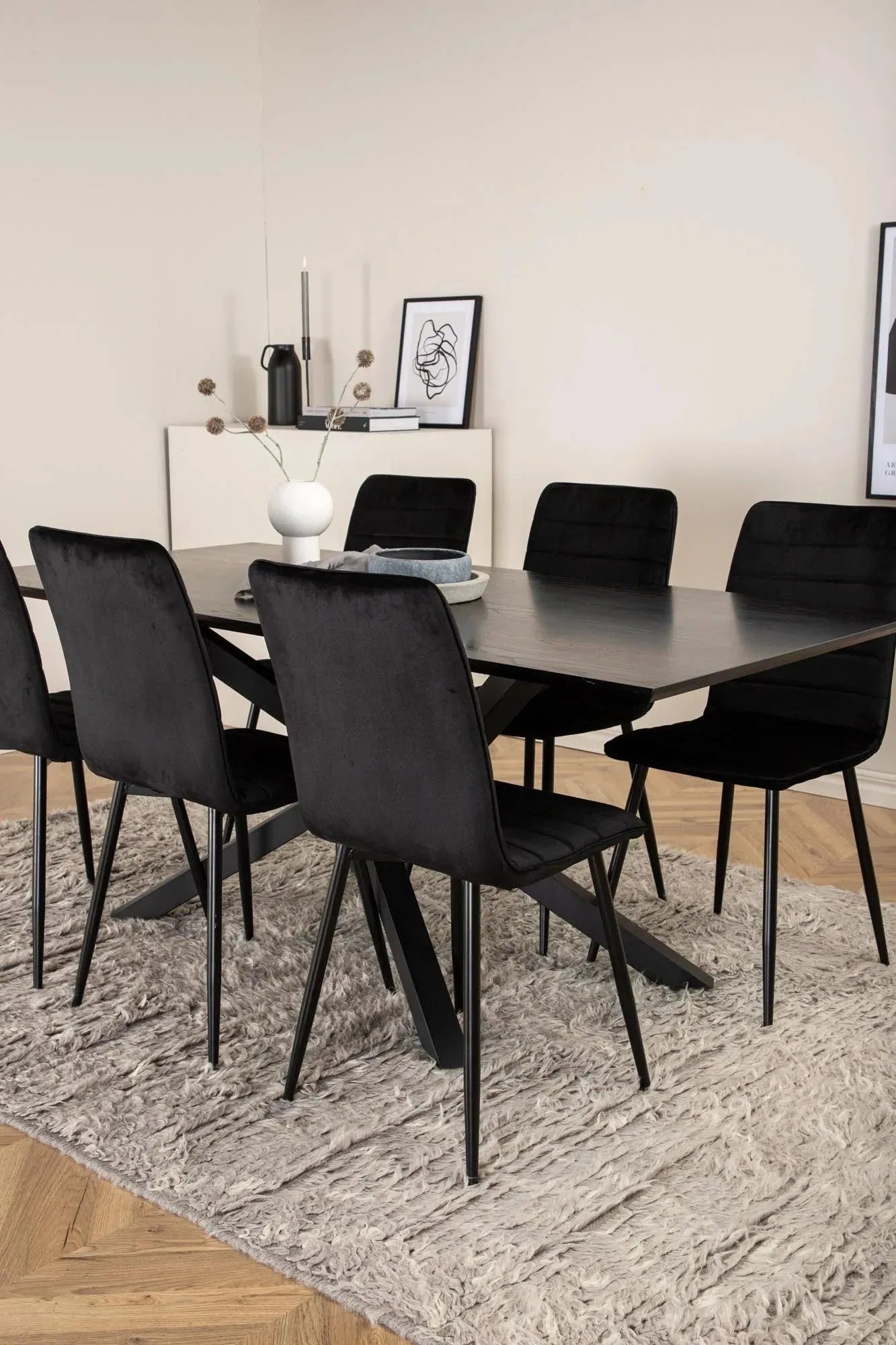 Stilvolles Piazza Esszimmerset mit 180cm Tisch und 6 Windu Stühlen.