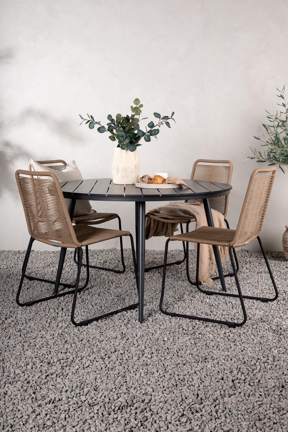 Break Outdoor-Tischset + Lindos Stack ⌀120cm/4St. in Schwarz / Schwarz präsentiert im Onlineshop von KAQTU Design AG. Gartentischset ist von Venture Home