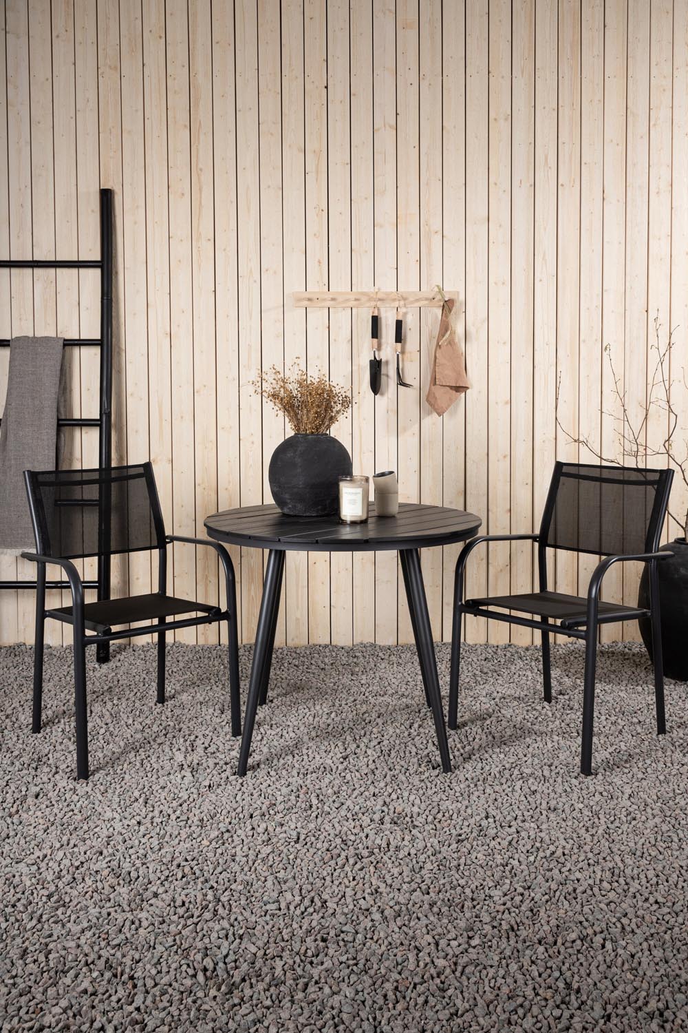 Break Outdoor-Tischset + Santorini ⌀90cm/2St. in Schwarz präsentiert im Onlineshop von KAQTU Design AG. Gartentischset ist von Venture Home