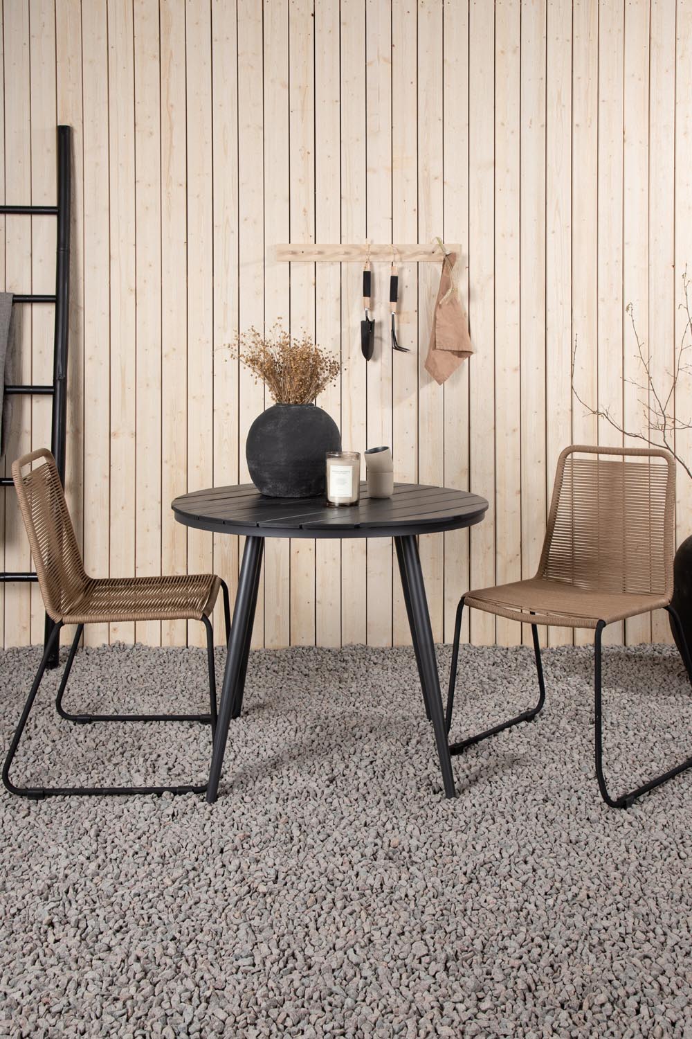 Break Outdoor-Tischset + Lindos Stack ⌀90cm/2St. in Schwarz / Latte präsentiert im Onlineshop von KAQTU Design AG. Gartentischset ist von Venture Home