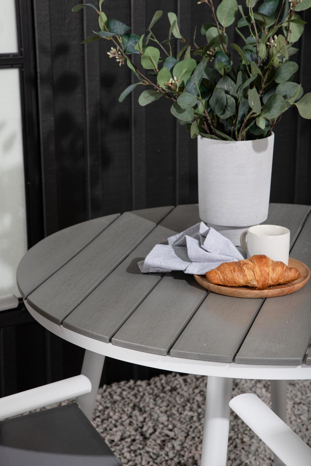 Break Outdoor-Tischset ⌀90cm/2St. in Weiss präsentiert im Onlineshop von KAQTU Design AG. Gartentischset ist von Venture Home