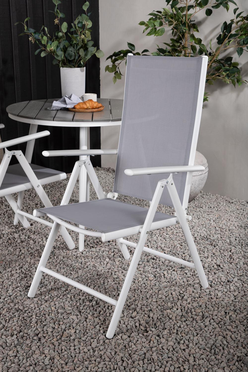 Break Outdoor-Tischset ⌀90cm/2St. in Weiss präsentiert im Onlineshop von KAQTU Design AG. Gartentischset ist von Venture Home