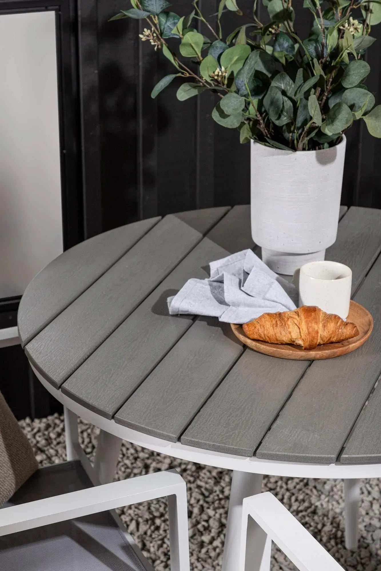 Elegantes Break Tischset für moderne Terrassen von Venture Home.