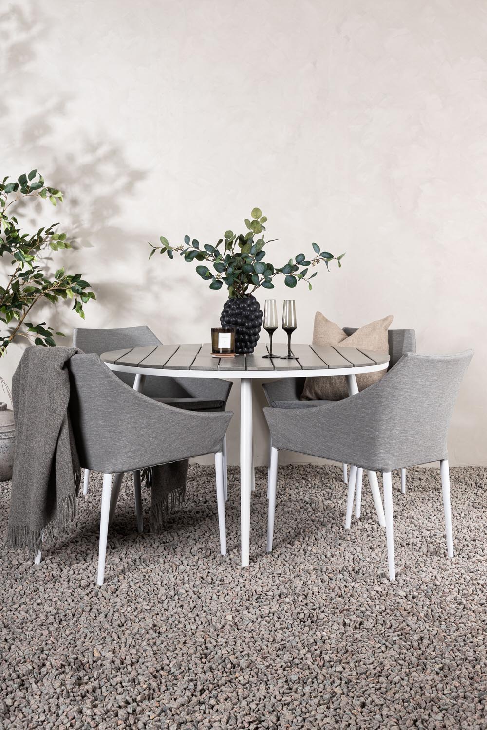 Break Outdoor-Tischset + Spoga ⌀120cm/4St. in Weiss präsentiert im Onlineshop von KAQTU Design AG. Gartentischset ist von Venture Home