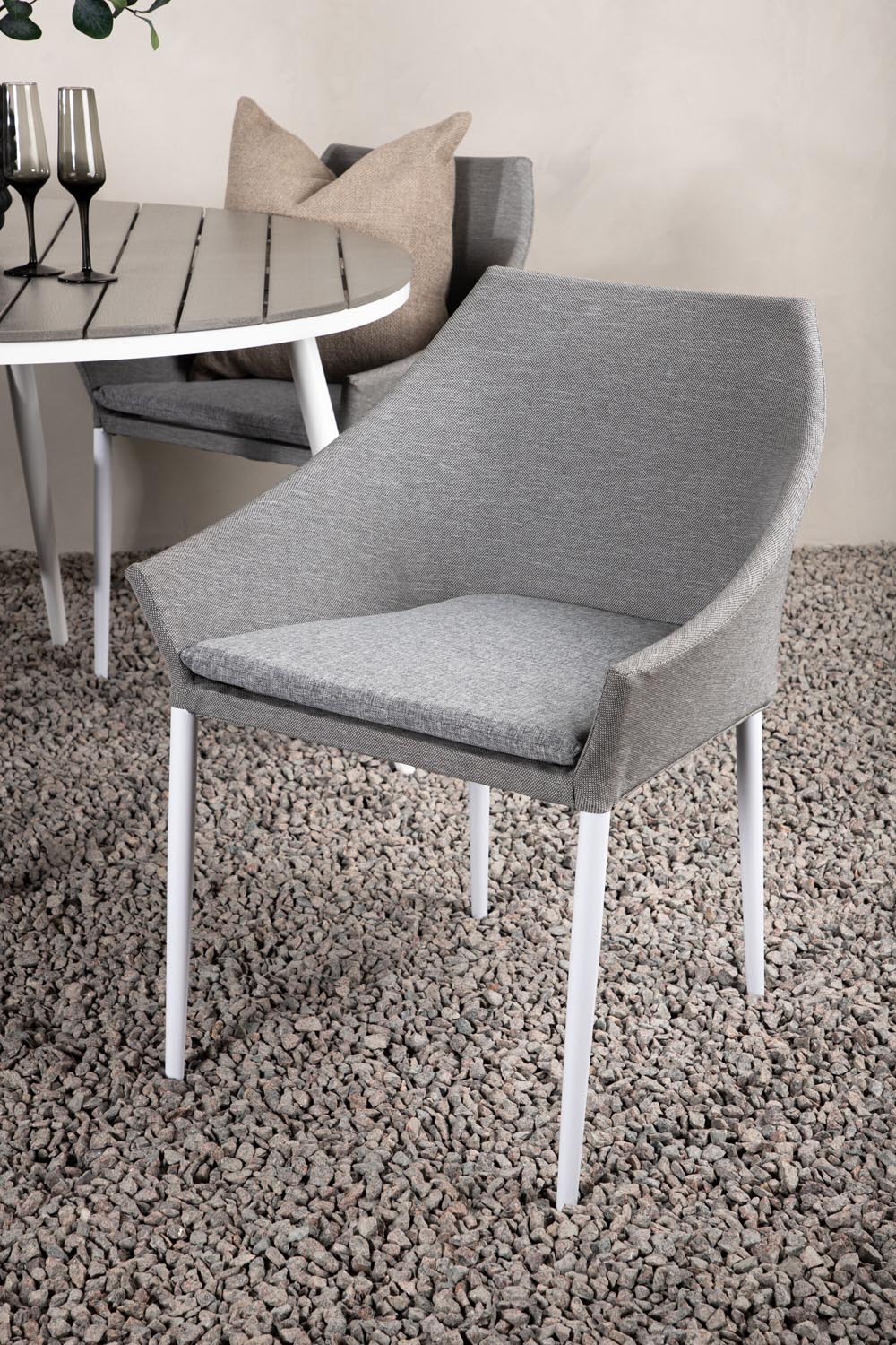 Break Outdoor-Tischset + Spoga ⌀120cm/4St. in Weiss präsentiert im Onlineshop von KAQTU Design AG. Gartentischset ist von Venture Home