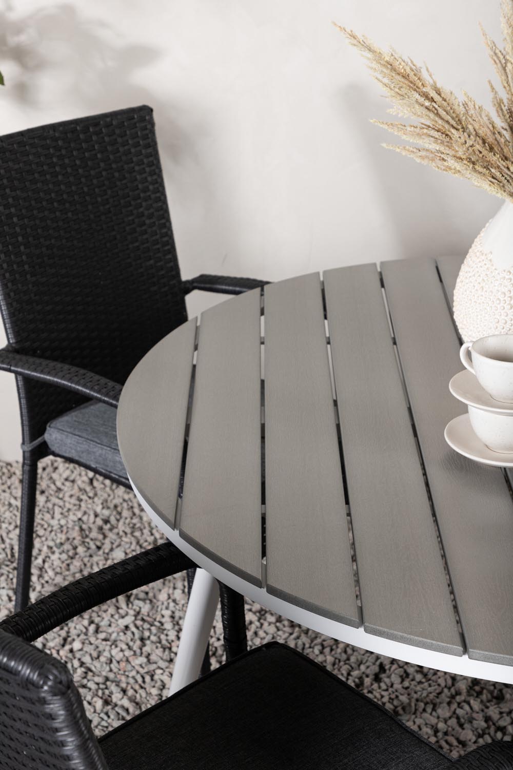 Break Outdoor-Tischset + Anna ⌀120cm/4St. in Weiss/Grau präsentiert im Onlineshop von KAQTU Design AG. Gartentischset ist von Venture Home
