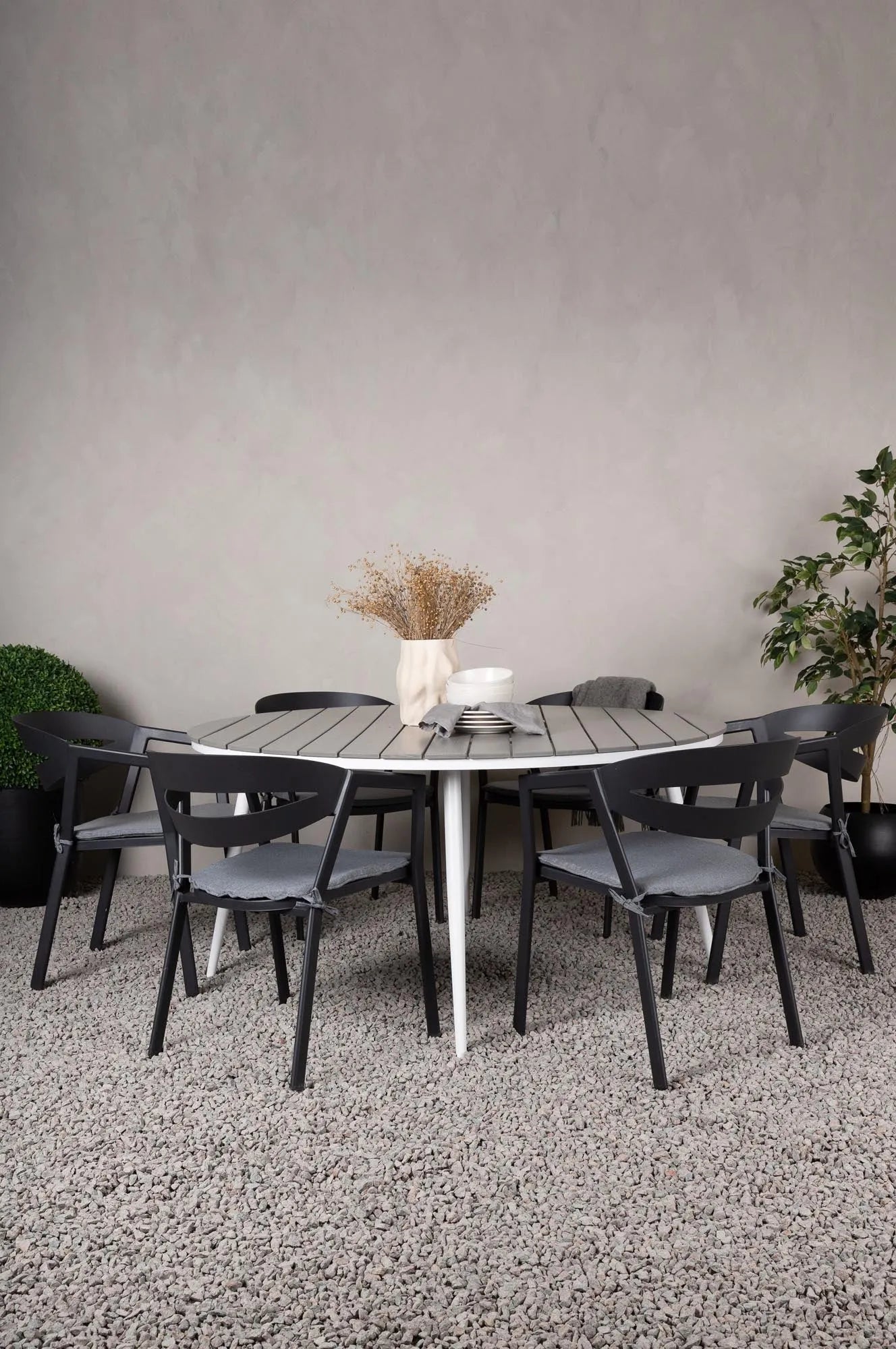 Elegantes Venture Home Tischset für 6, ideal für den Außenbereich.