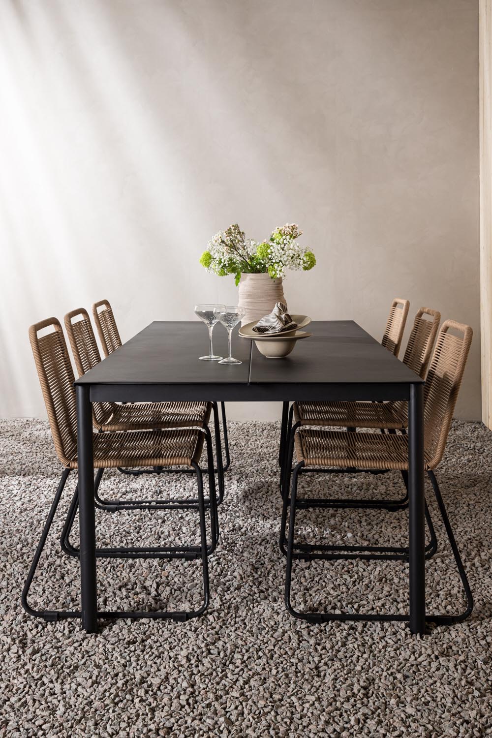 Modena Gartentisch Set in Schwarz/Latte präsentiert im Onlineshop von KAQTU Design AG. Gartentischset ist von Venture Home