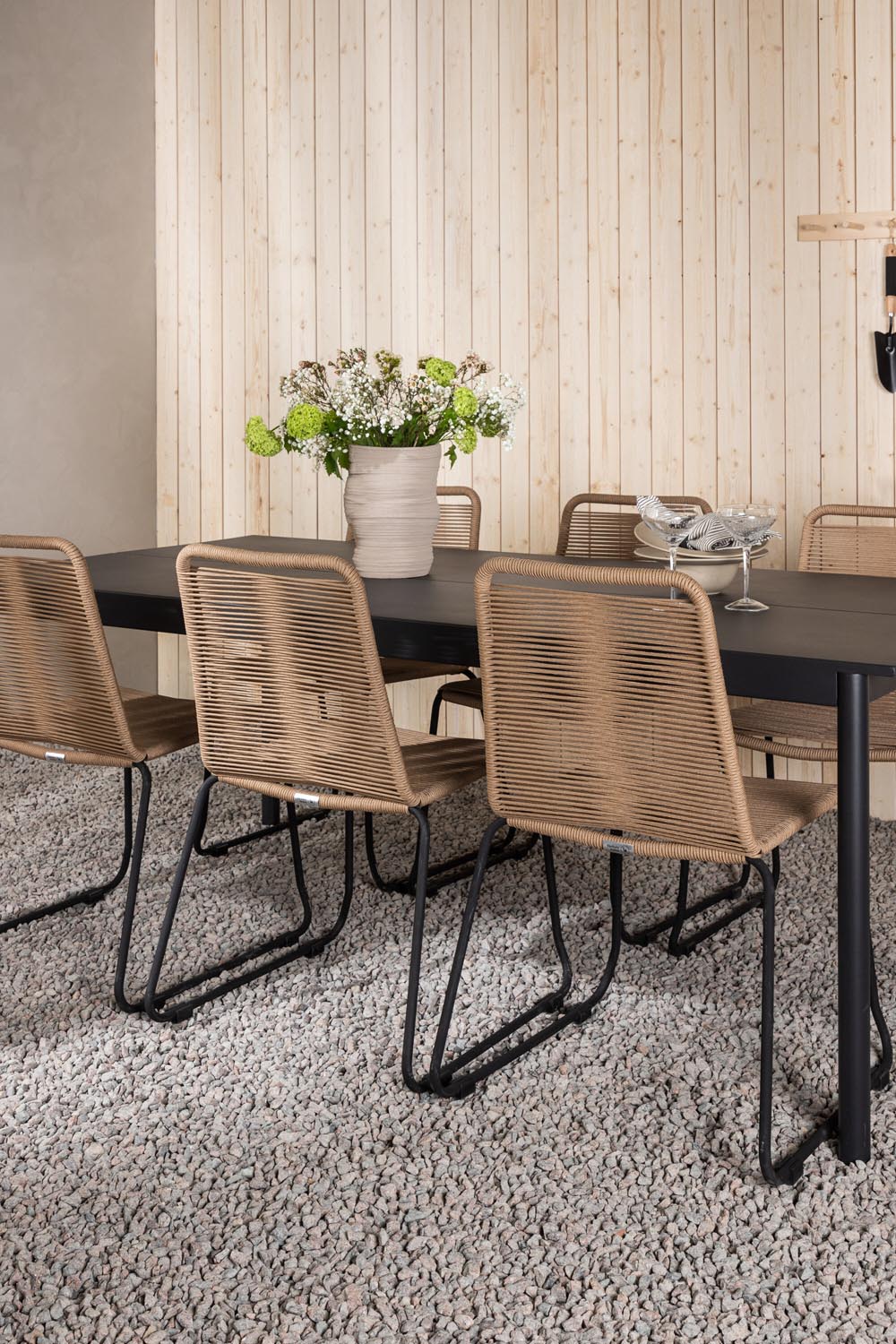 Modena Gartentisch Set in Schwarz/Latte präsentiert im Onlineshop von KAQTU Design AG. Gartentischset ist von Venture Home