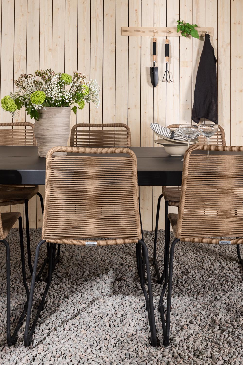 Modena Gartentisch Set in Schwarz/Latte präsentiert im Onlineshop von KAQTU Design AG. Gartentischset ist von Venture Home