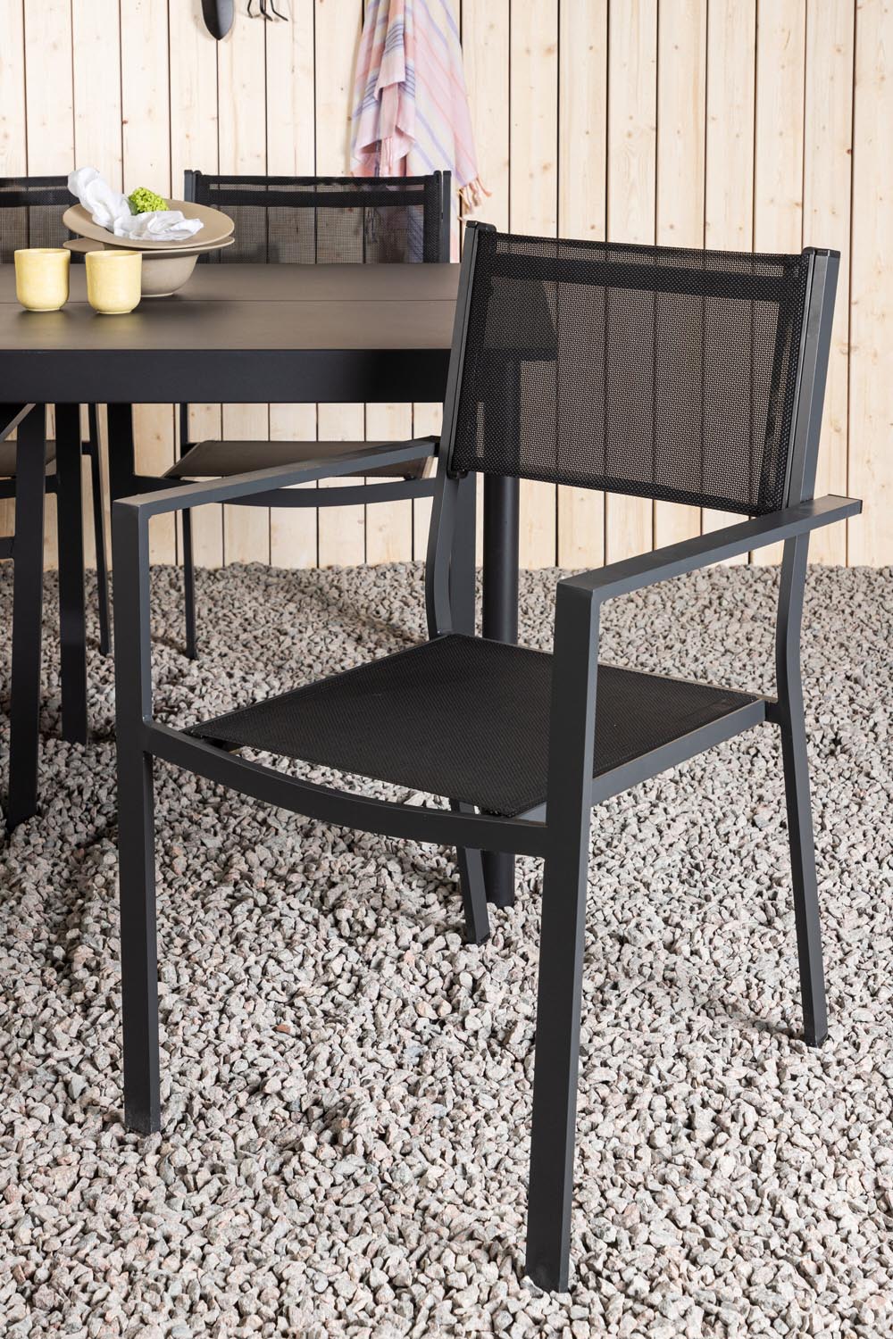 Modena Gartentisch Set in Schwarz präsentiert im Onlineshop von KAQTU Design AG. Gartentischset ist von Venture Home