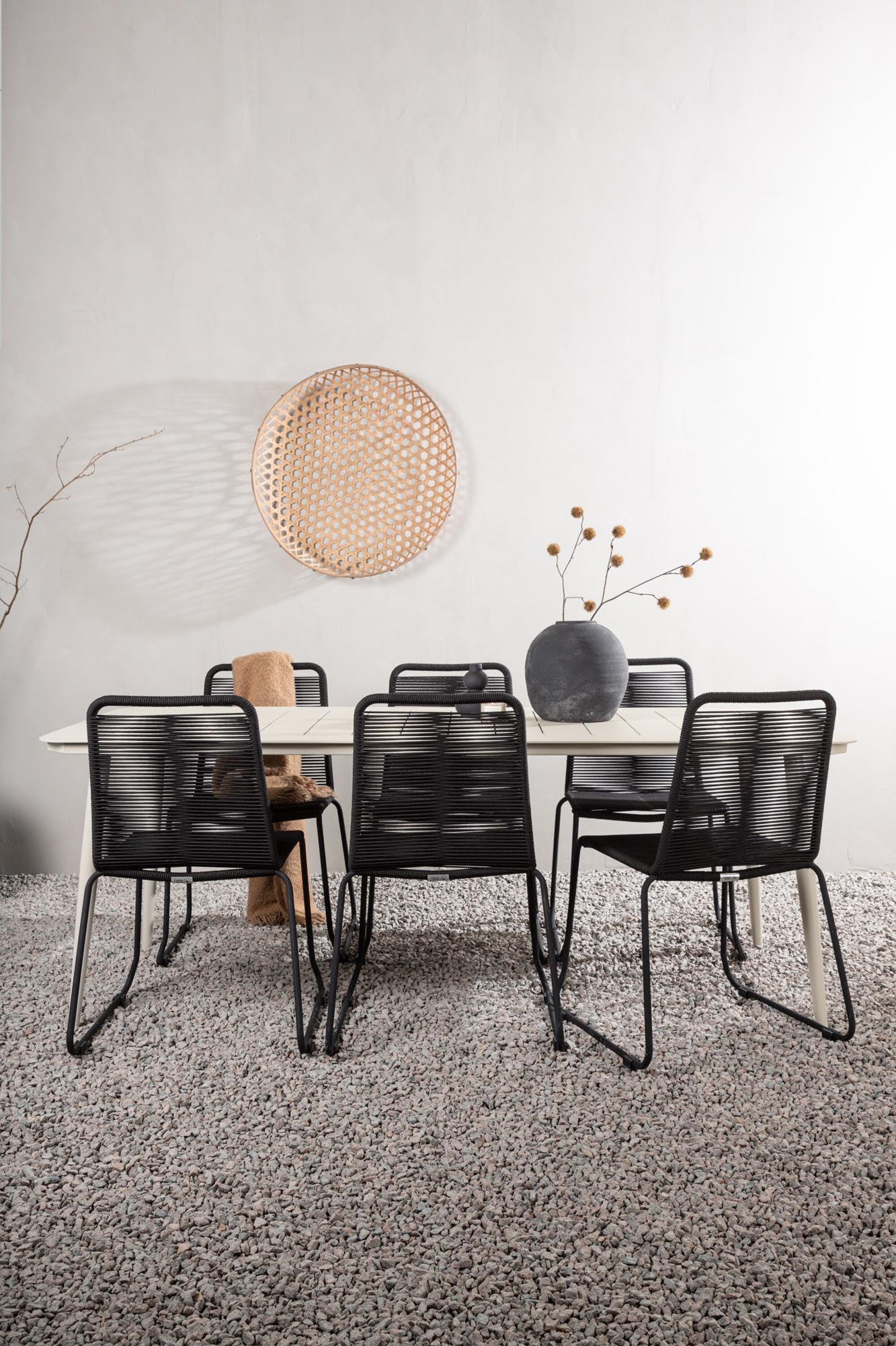 Lina Outdoor-Tischset + Lindos Stacking 200cm/6St. in Schwarz präsentiert im Onlineshop von KAQTU Design AG. Gartentischset ist von Venture Home