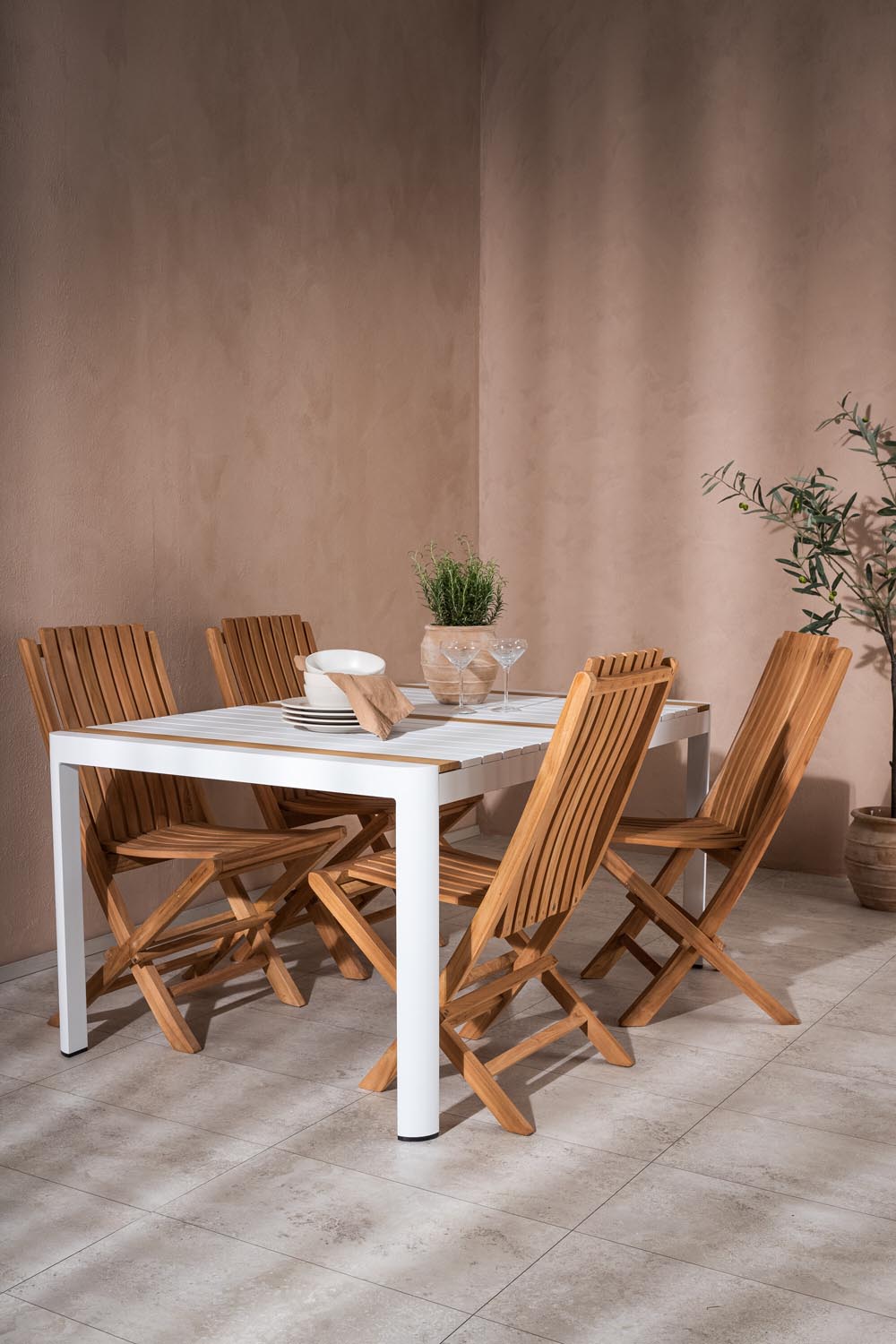 Togo Outdoor-Tischset + Ghana 150cm/4St. in Weiss / Gold / Natur präsentiert im Onlineshop von KAQTU Design AG. Gartentischset ist von Venture Home