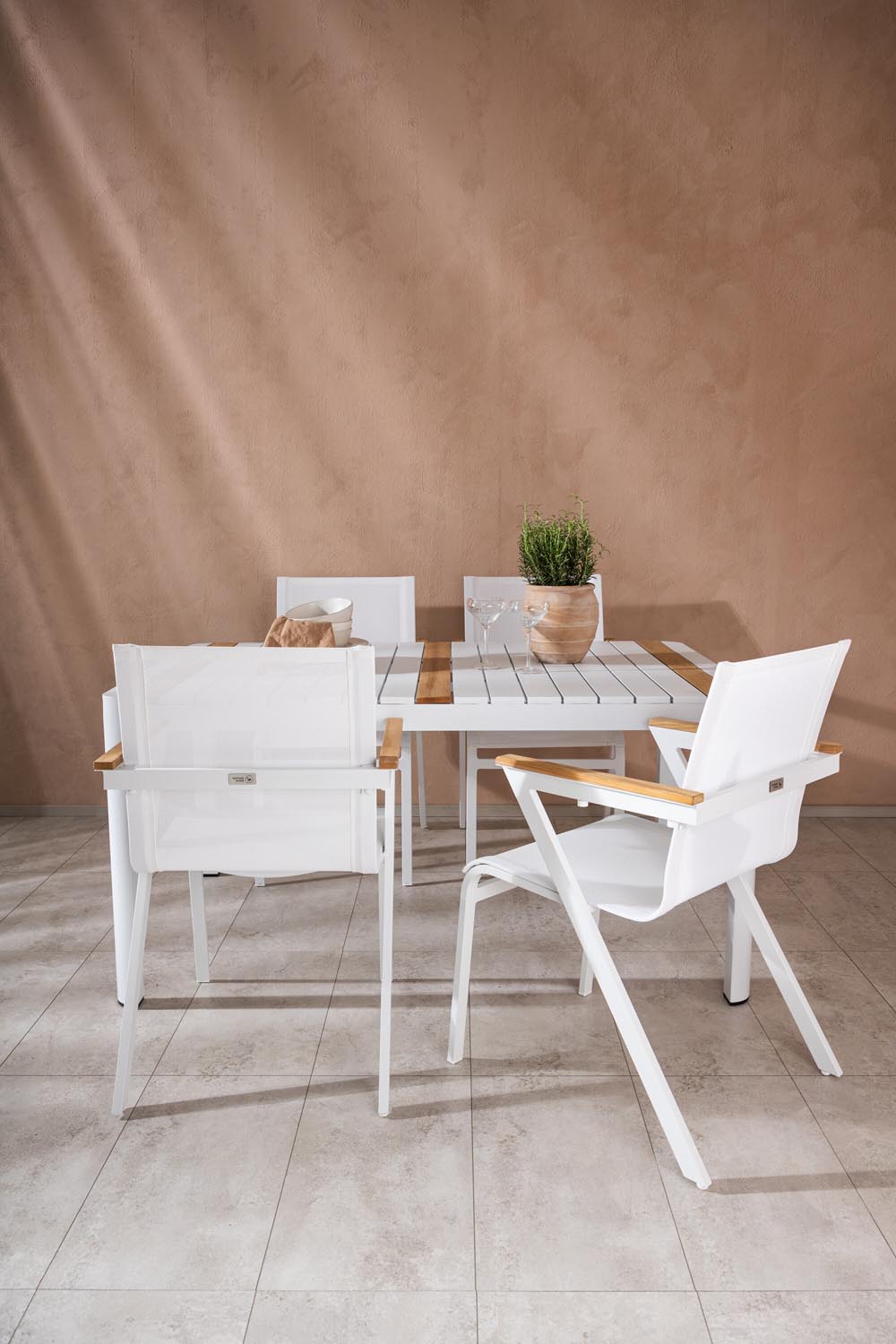 Togo Outdoor-Tischset + Mexico 150cm/4St. in Weiss präsentiert im Onlineshop von KAQTU Design AG. Gartentischset ist von Venture Home