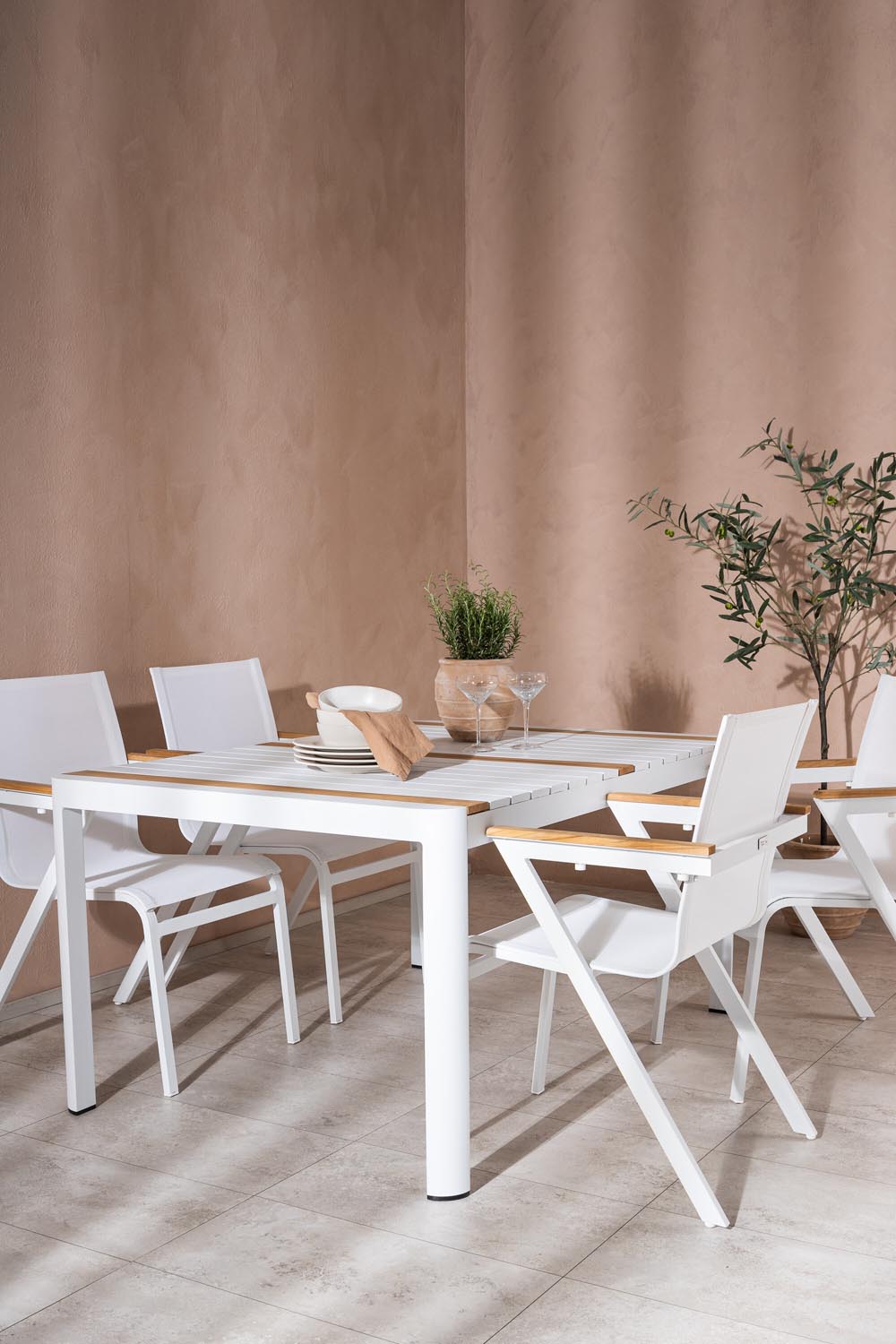 Togo Outdoor-Tischset + Mexico 150cm/4St. in Weiss präsentiert im Onlineshop von KAQTU Design AG. Gartentischset ist von Venture Home
