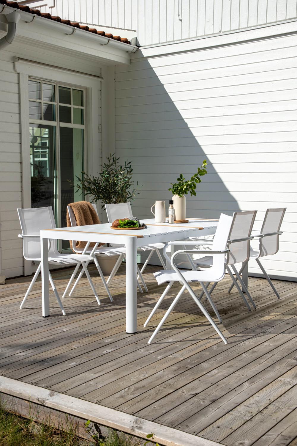 Togo Outdoor-Tischset + Alina 200cm/6St. in Weiss präsentiert im Onlineshop von KAQTU Design AG. Gartentischset ist von Venture Home